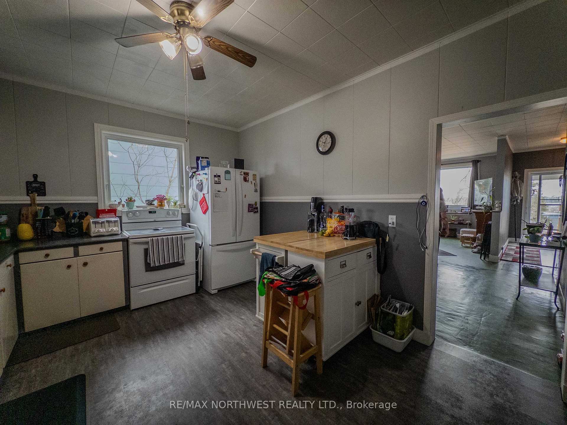 Photo 10 of 114 Fourth Street North, Kenora, North End — HOMEH