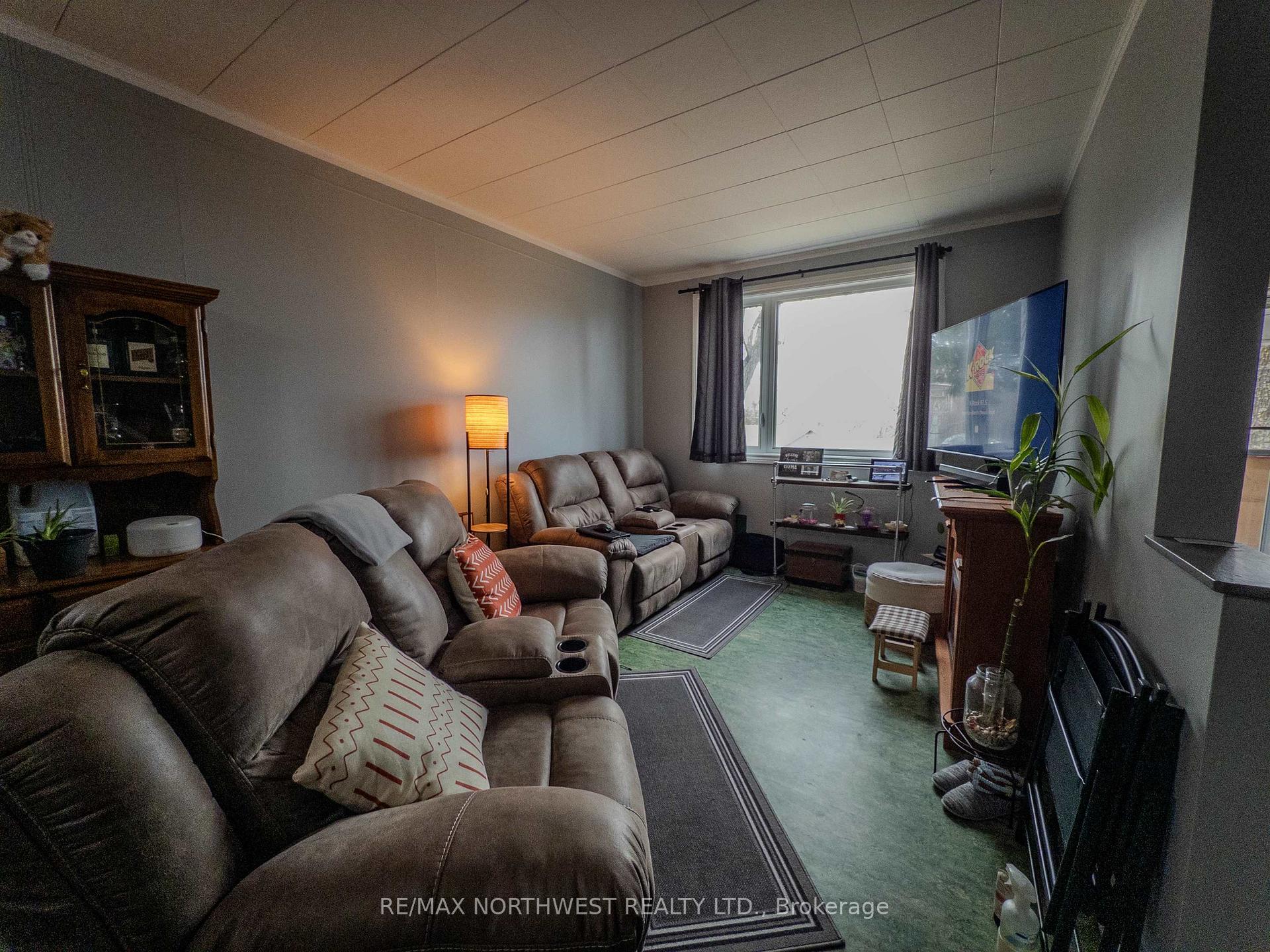 Photo 16 of 114 Fourth Street North, Kenora, North End — HOMEH