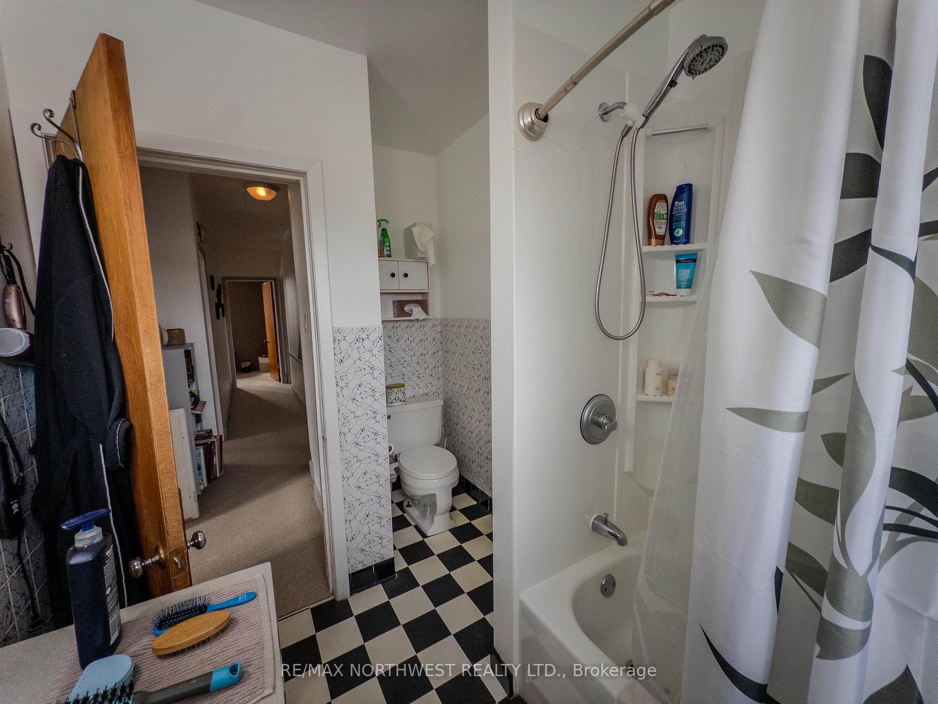 Photo 24 of 114 Fourth Street North, Kenora, North End — HOMEH