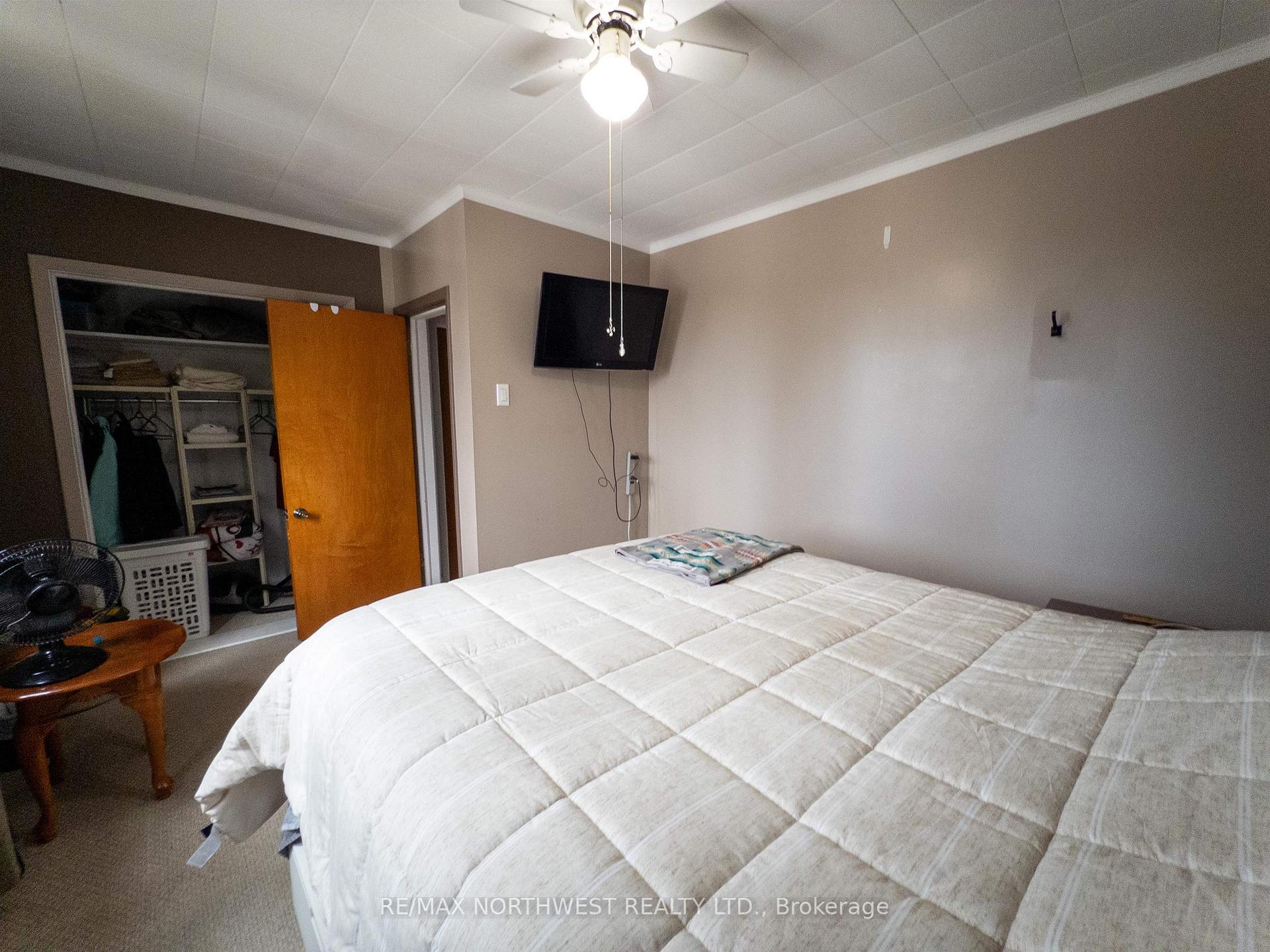 Photo 32 of 114 Fourth Street North, Kenora, North End — HOMEH