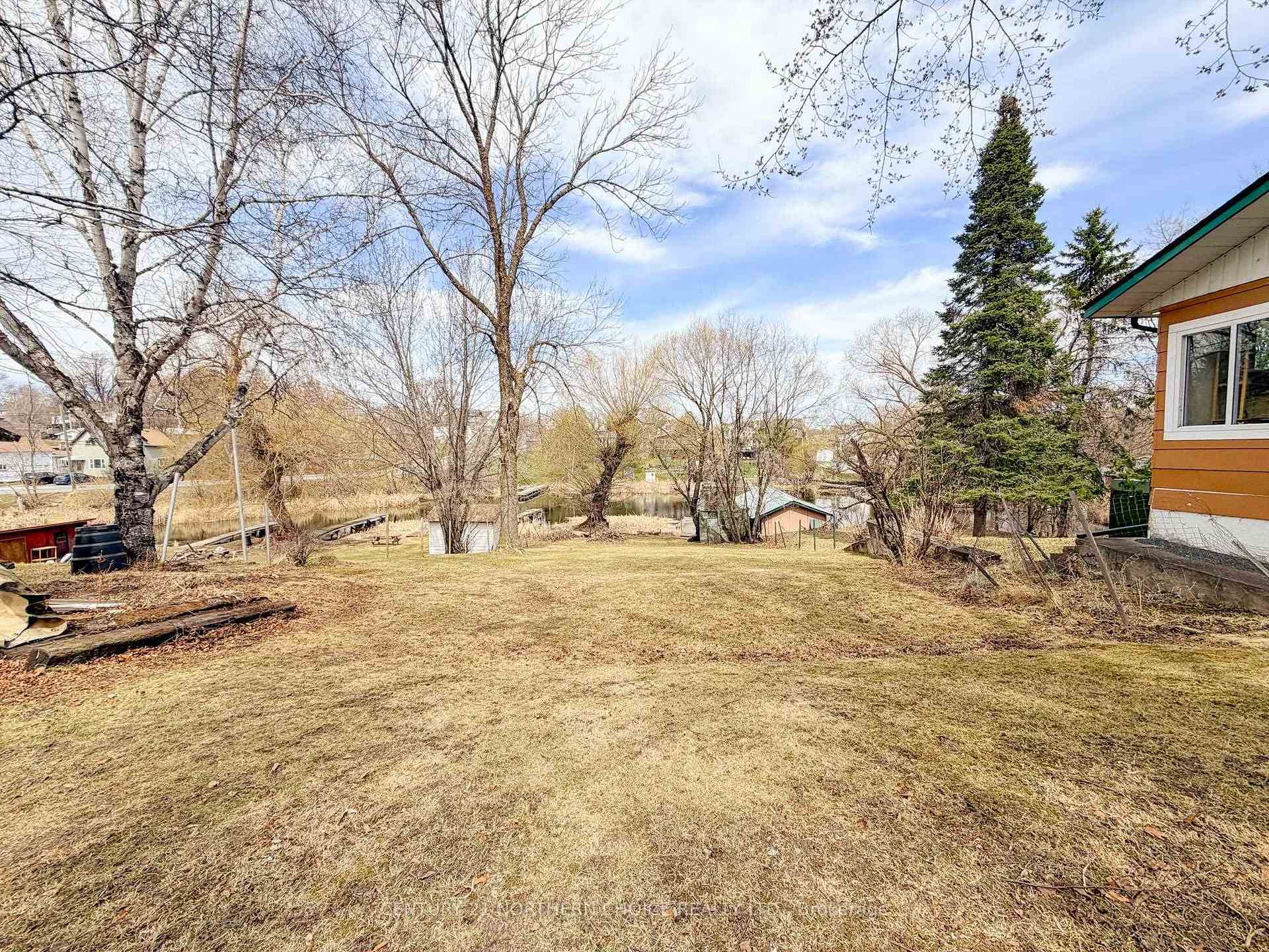 Photo 5 of 718 River Drive, Kenora, Lakeside — HOMEH