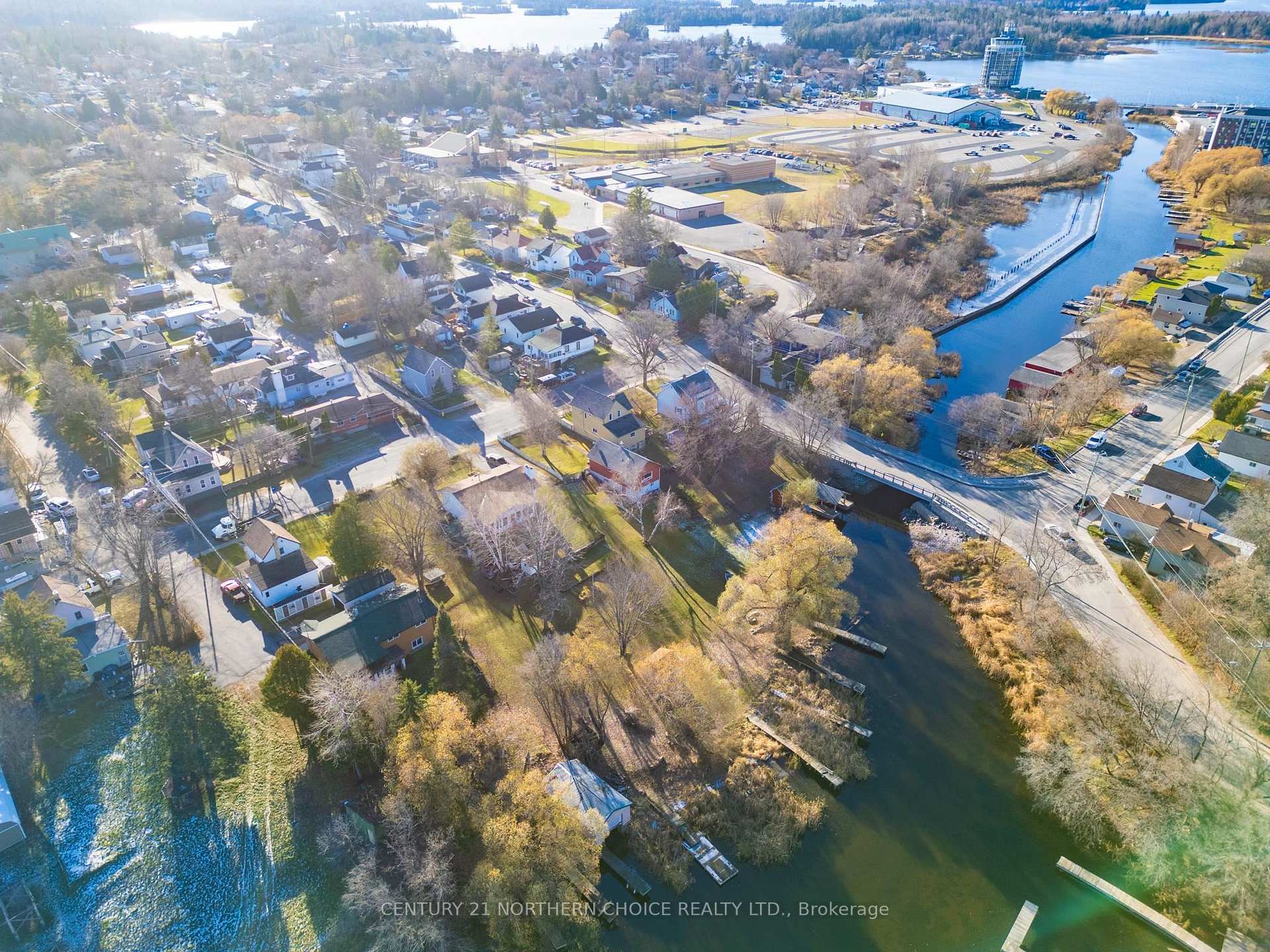 Photo 8 of 718 River Drive, Kenora, Lakeside — HOMEH