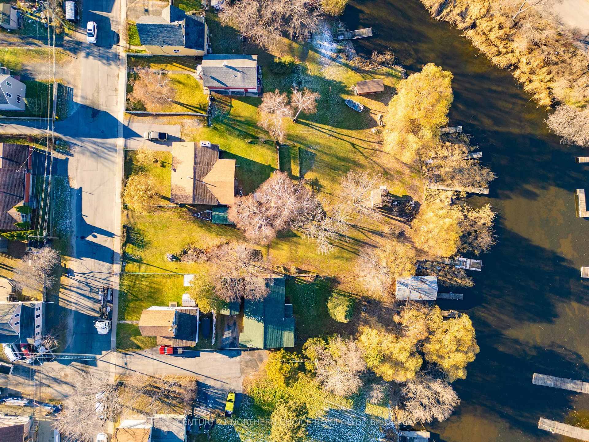 Photo 9 of 718 River Drive, Kenora, Lakeside — HOMEH