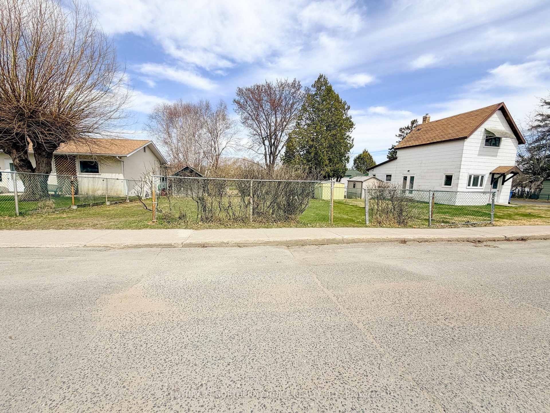 Photo 17 of 718 River Drive, Kenora, Lakeside — HOMEH