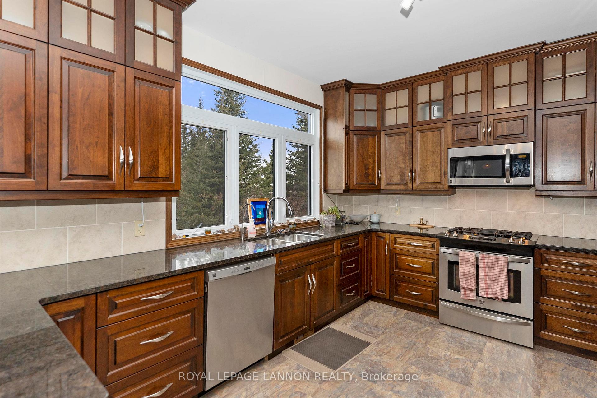 Photo 8 of 721 Grann Drive, Shuniah — HOMEH
