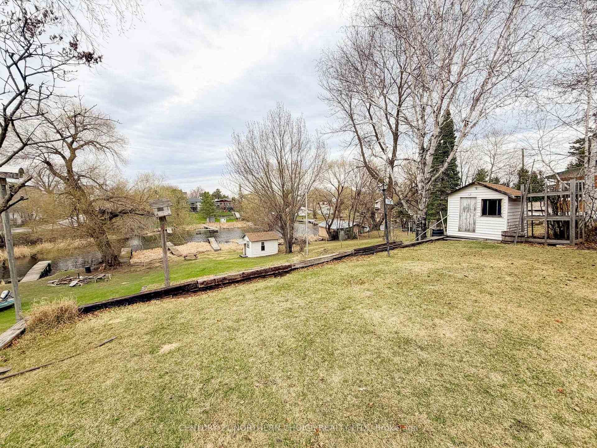 Photo 3 of 714 River Drive, Kenora, Lakeside — HOMEH