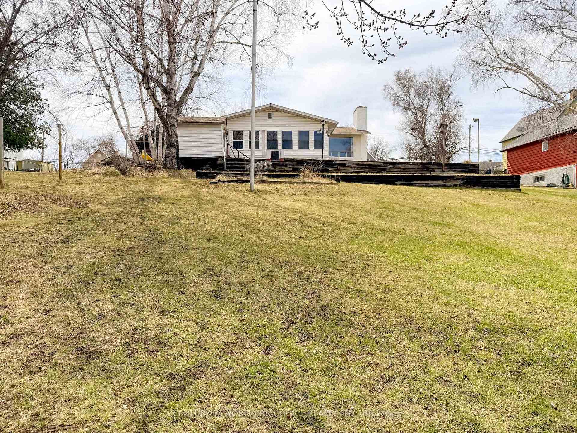 Photo 4 of 714 River Drive, Kenora, Lakeside — HOMEH
