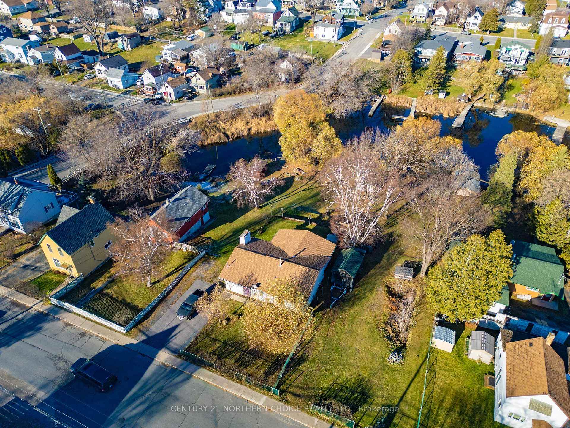 Photo 8 of 714 River Drive, Kenora, Lakeside — HOMEH