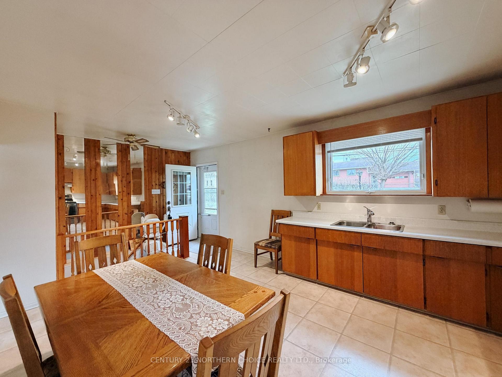 Photo 13 of 714 River Drive, Kenora, Lakeside — HOMEH