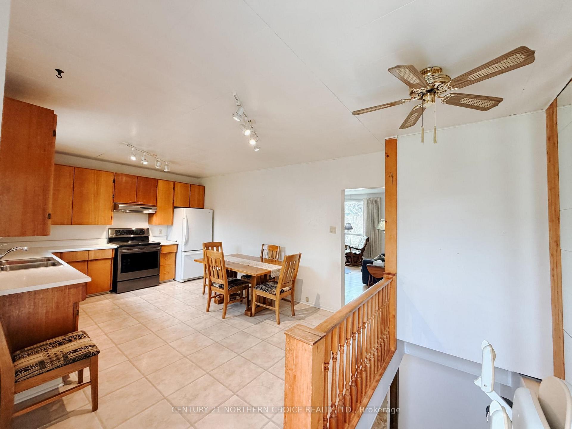 Photo 15 of 714 River Drive, Kenora, Lakeside — HOMEH