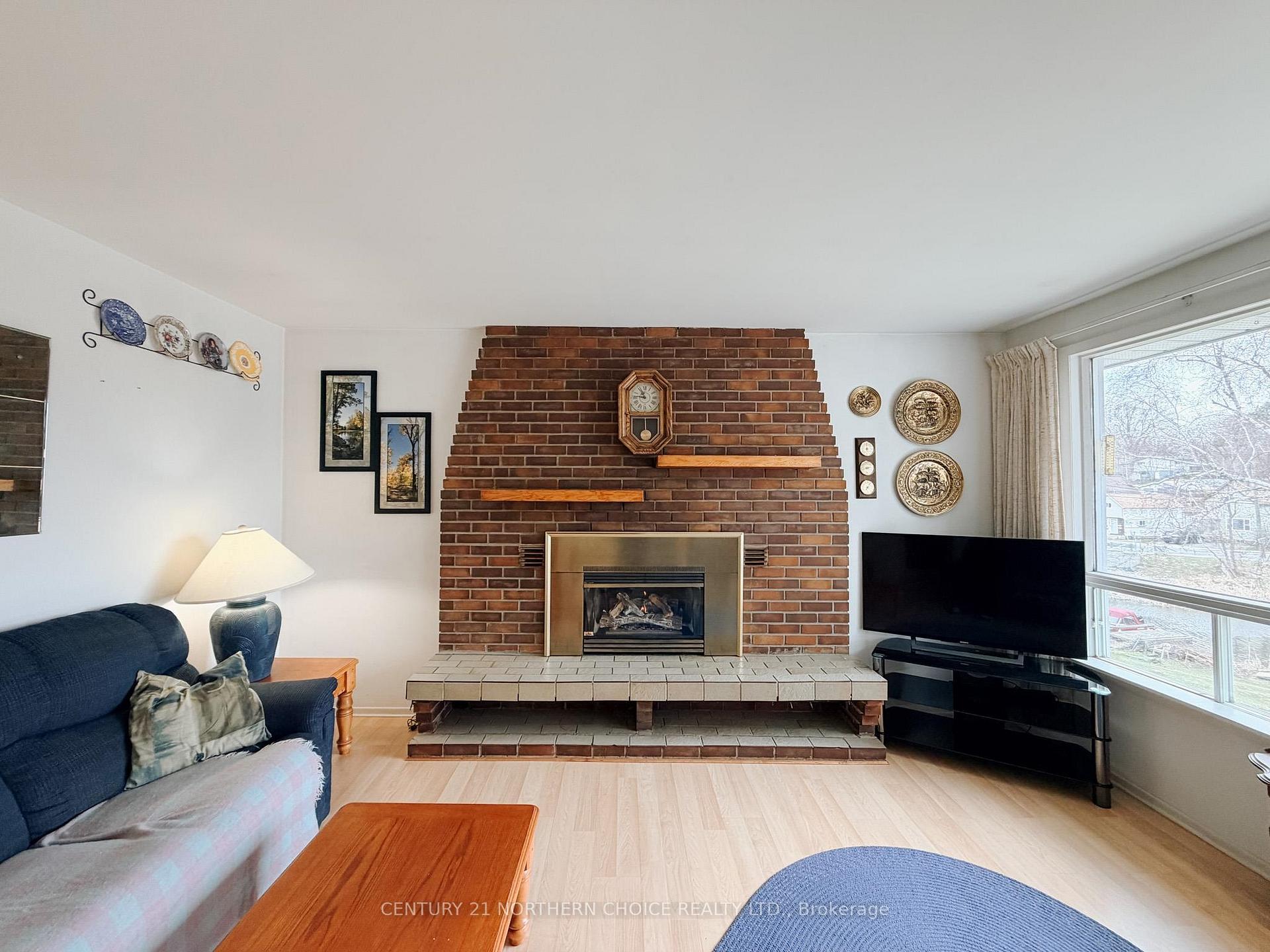Photo 17 of 714 River Drive, Kenora, Lakeside — HOMEH
