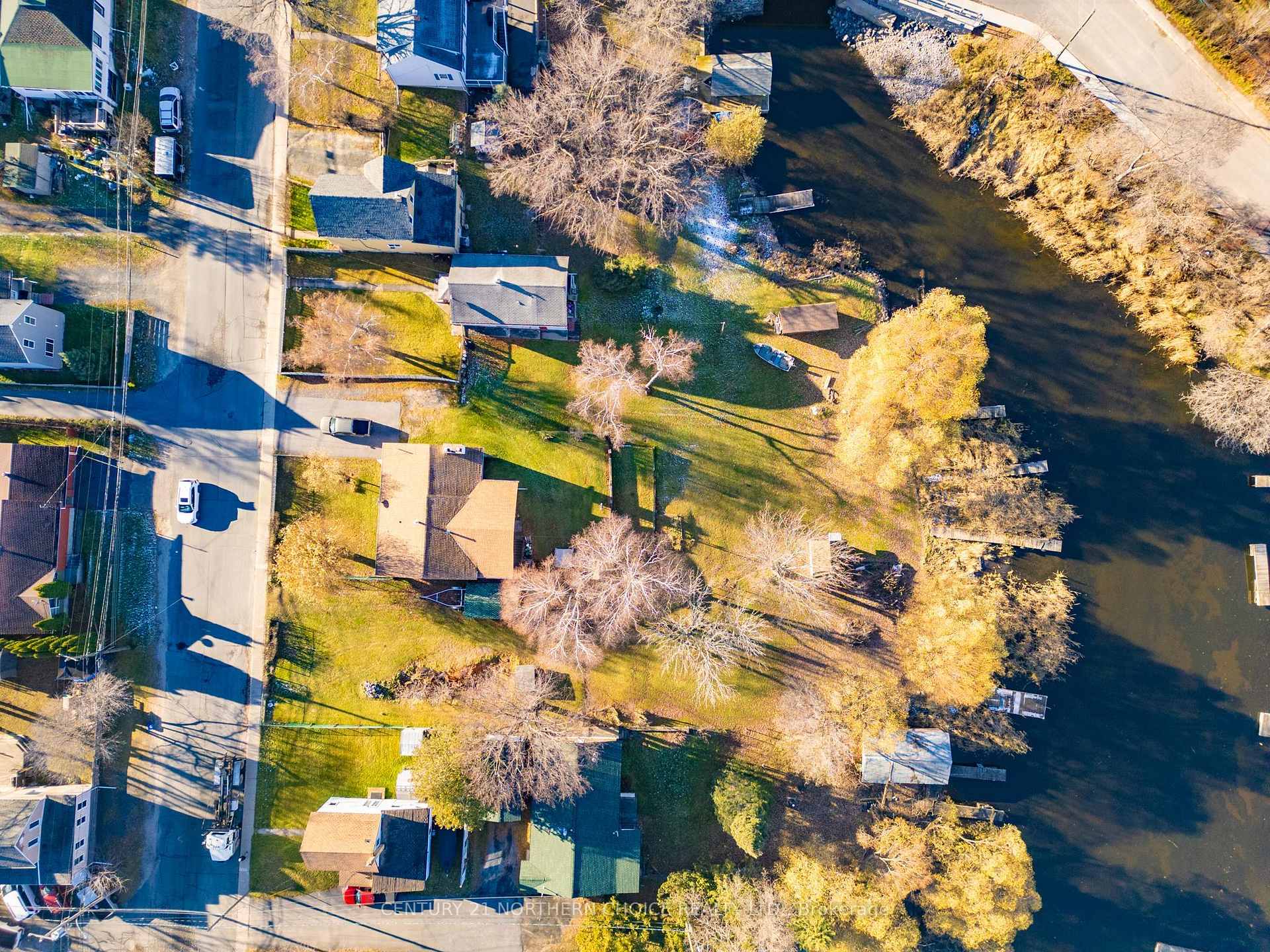 Photo 43 of 714 River Drive, Kenora, Lakeside — HOMEH