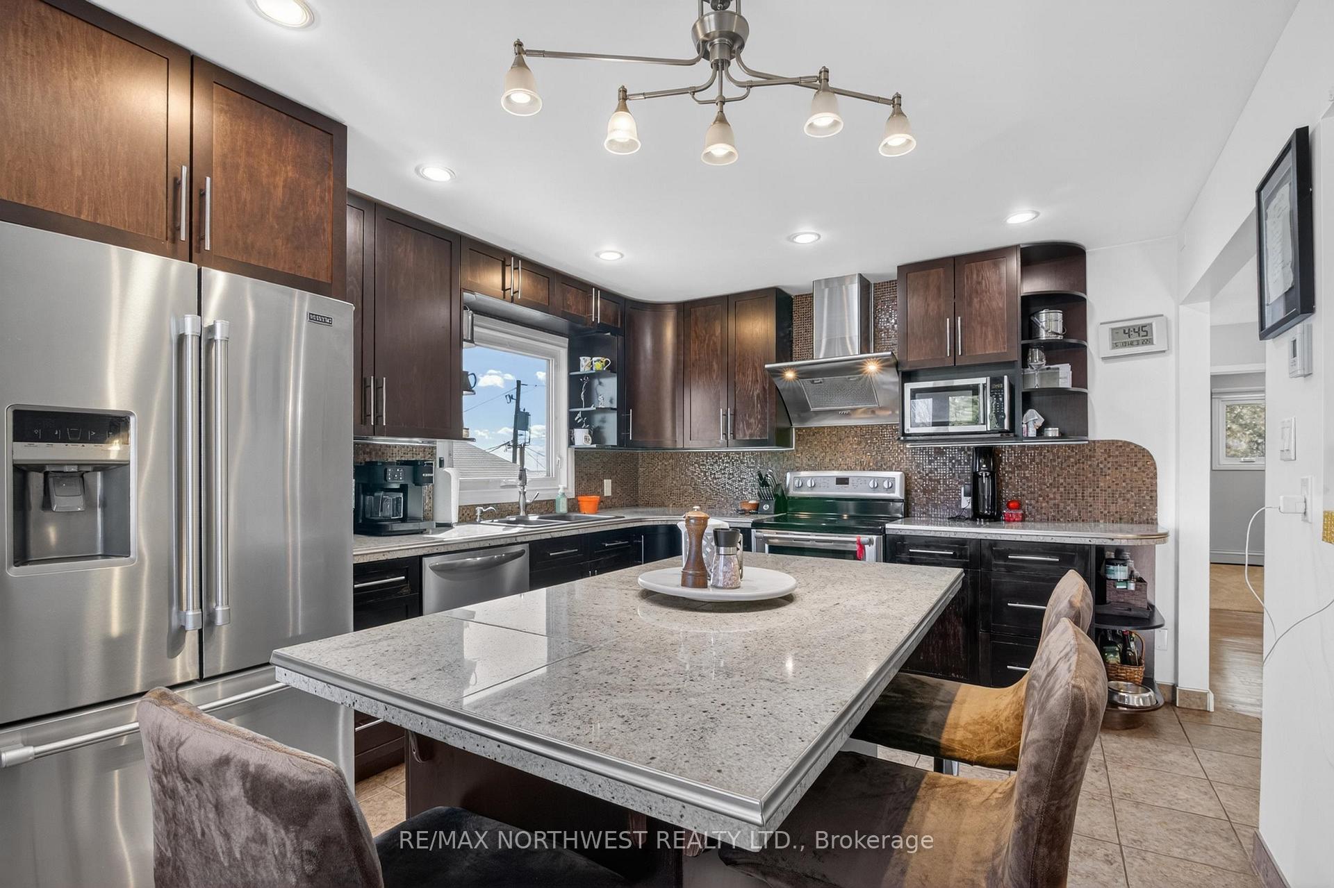 Photo 3 of 1210 Minto Avenue, Kenora, Amethyst — HOMEH