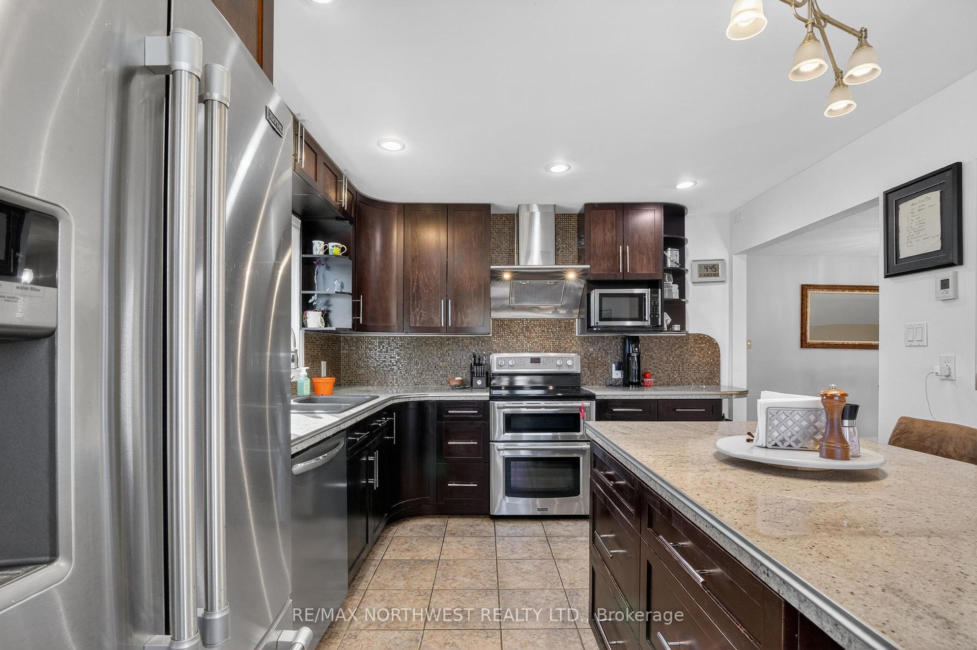 Photo 4 of 1210 Minto Avenue, Kenora, Amethyst — HOMEH