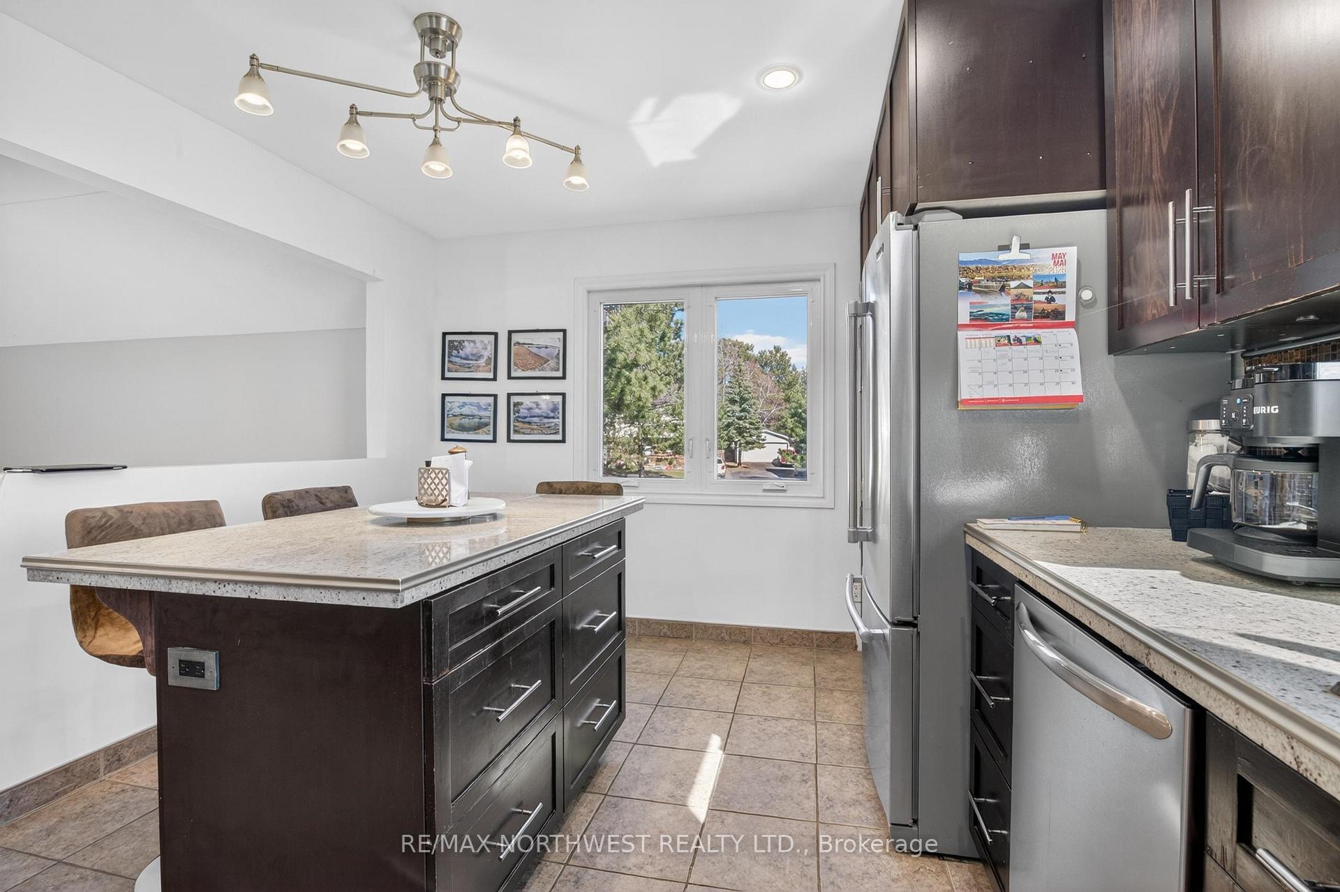 Photo 5 of 1210 Minto Avenue, Kenora, Amethyst — HOMEH