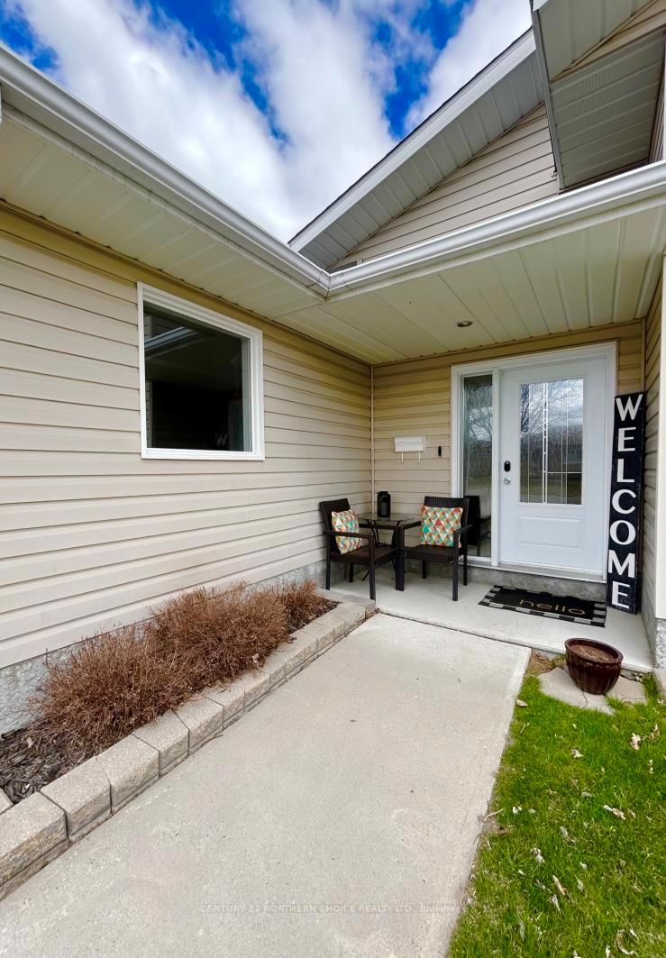 Photo 2 of 912 Kaitlyn Drive, Fort Frances — HOMEH
