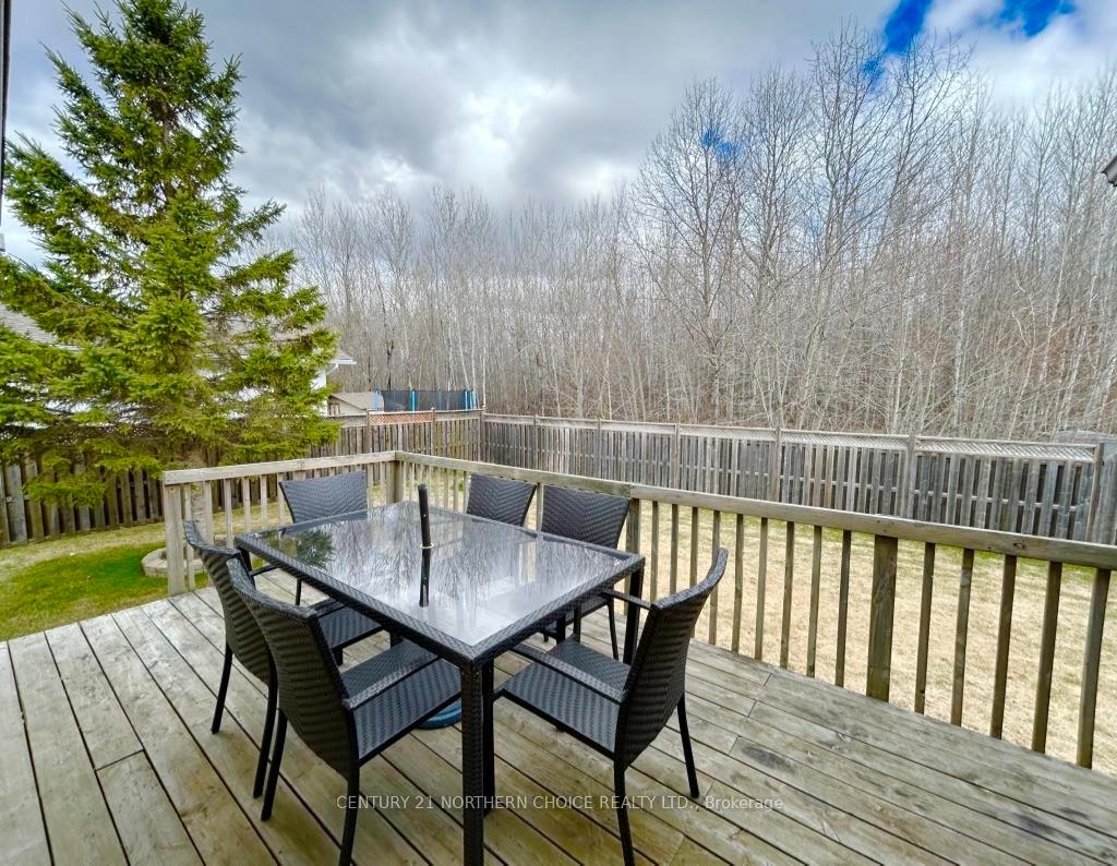 Photo 4 of 912 Kaitlyn Drive, Fort Frances — HOMEH