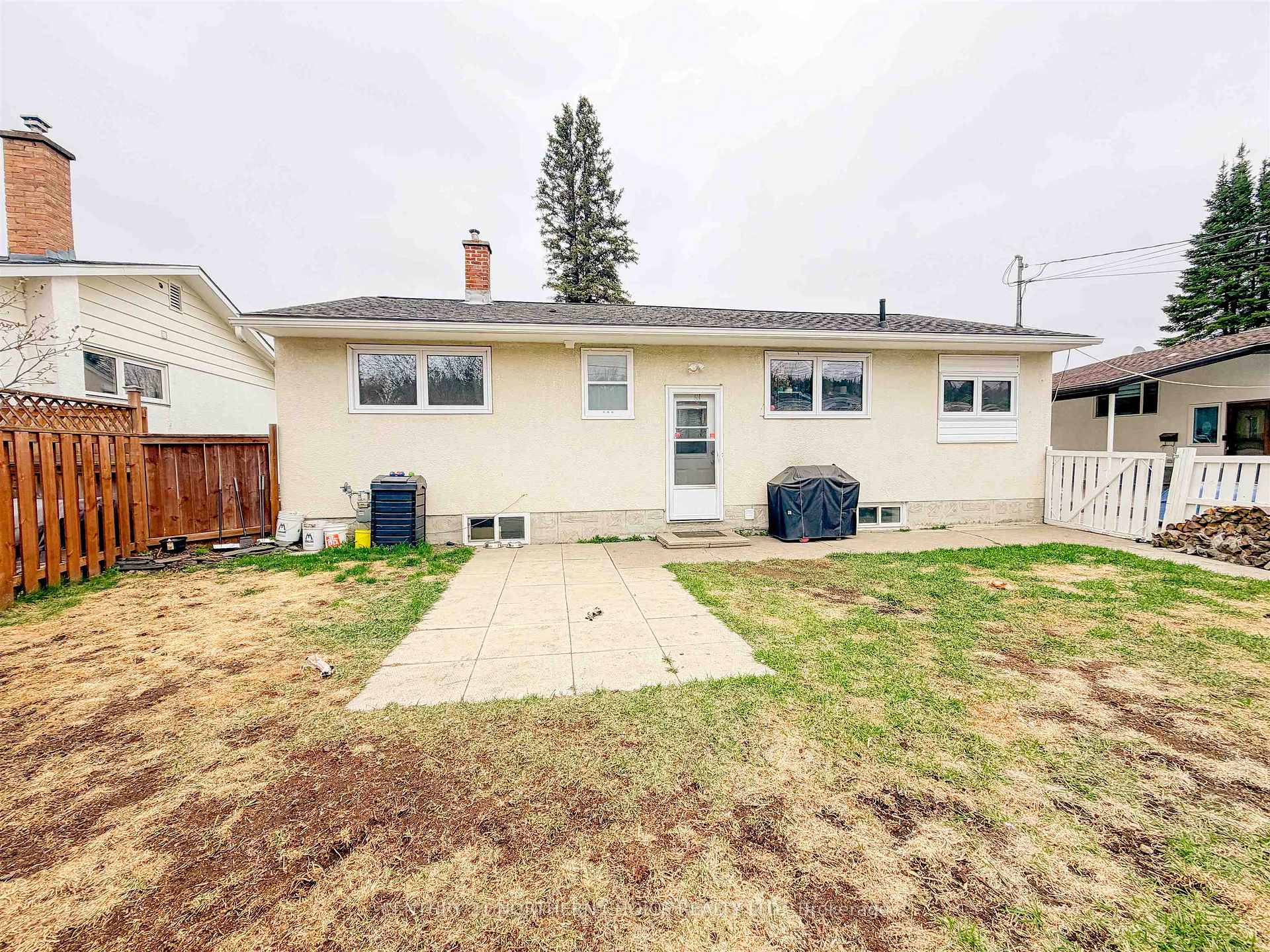 Photo 3 of 1267 Valley Drive, Kenora, Pinecrest — HOMEH