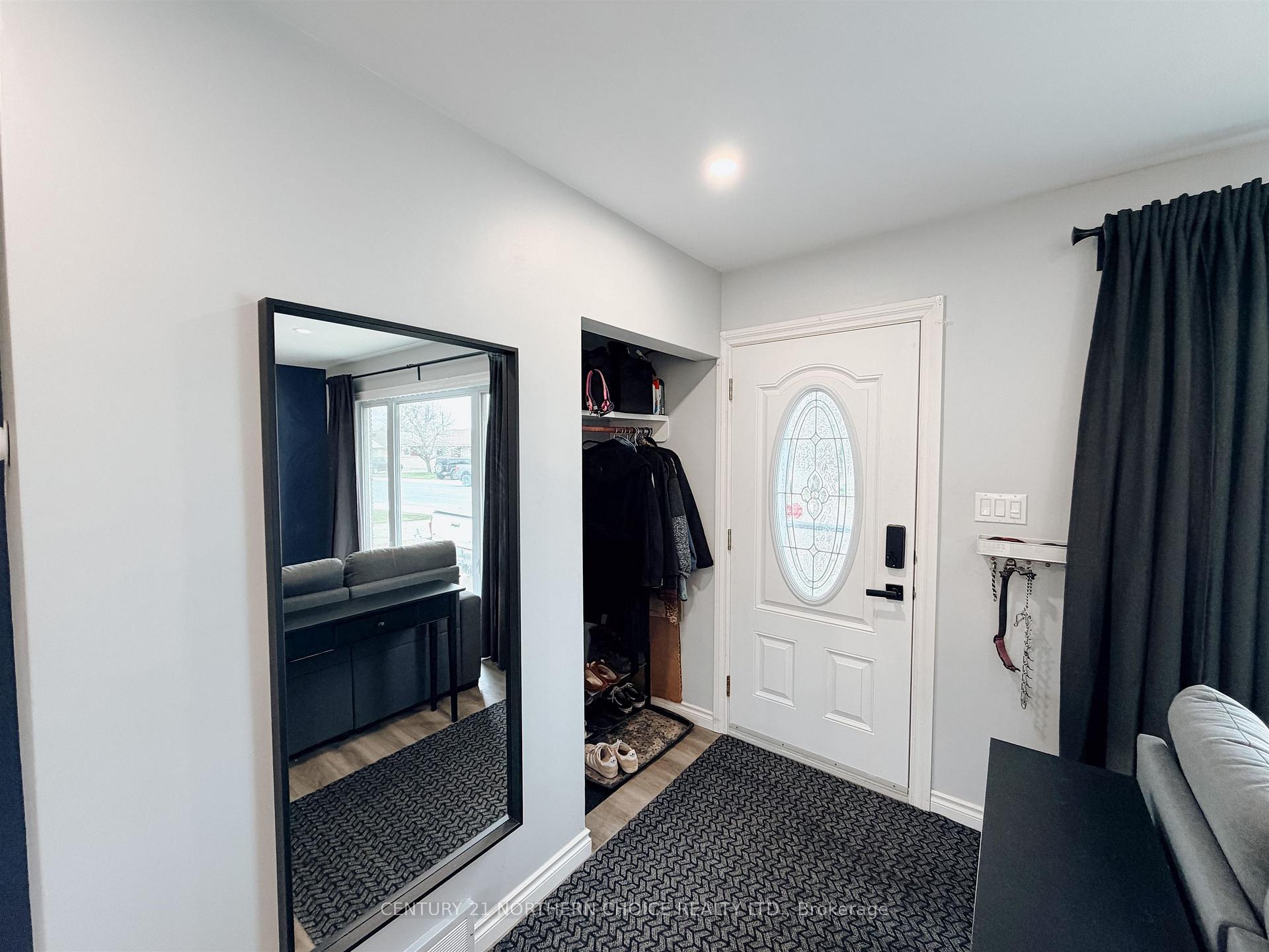 Photo 4 of 1267 Valley Drive, Kenora, Pinecrest — HOMEH