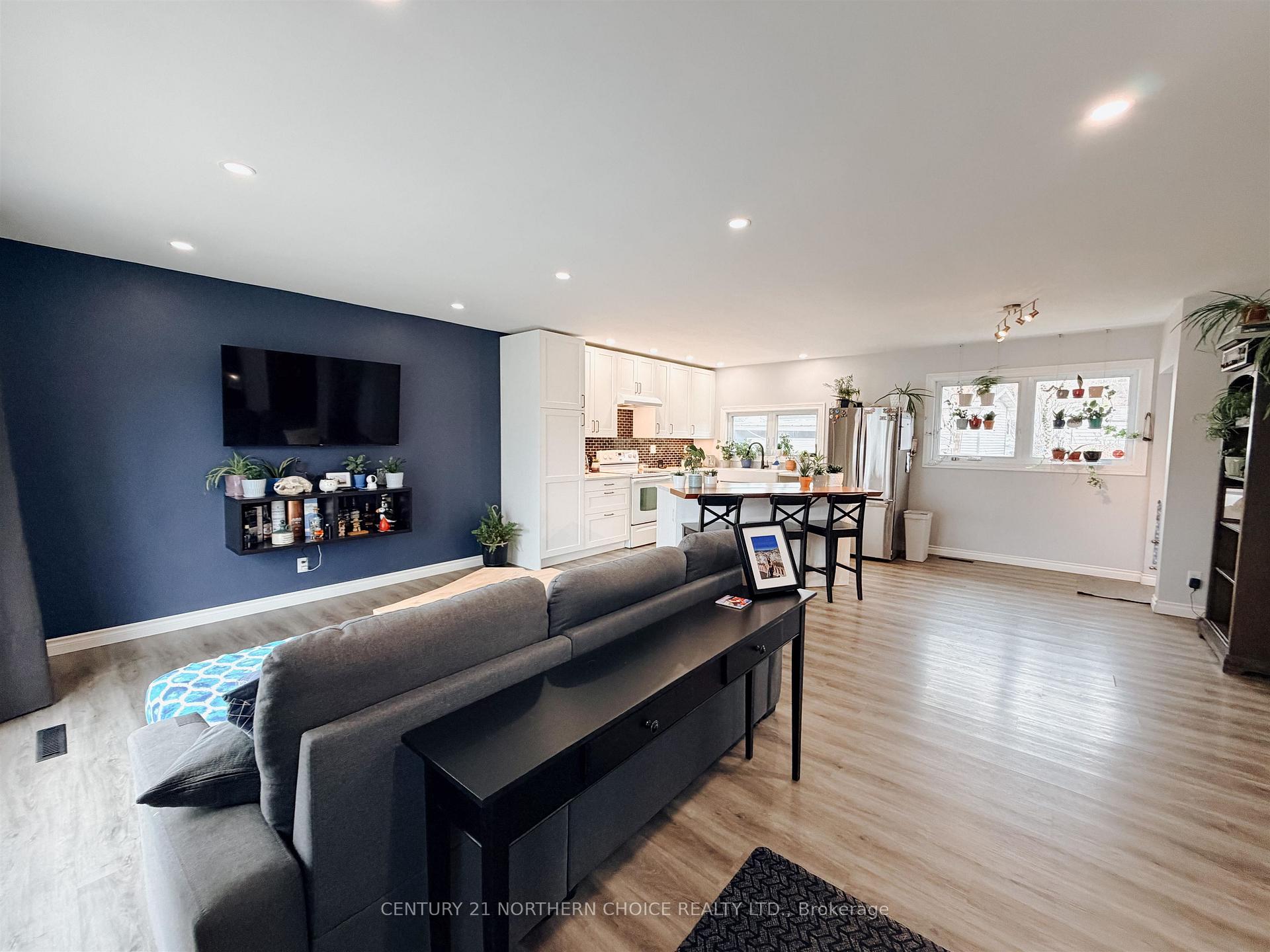 Photo 5 of 1267 Valley Drive, Kenora, Pinecrest — HOMEH
