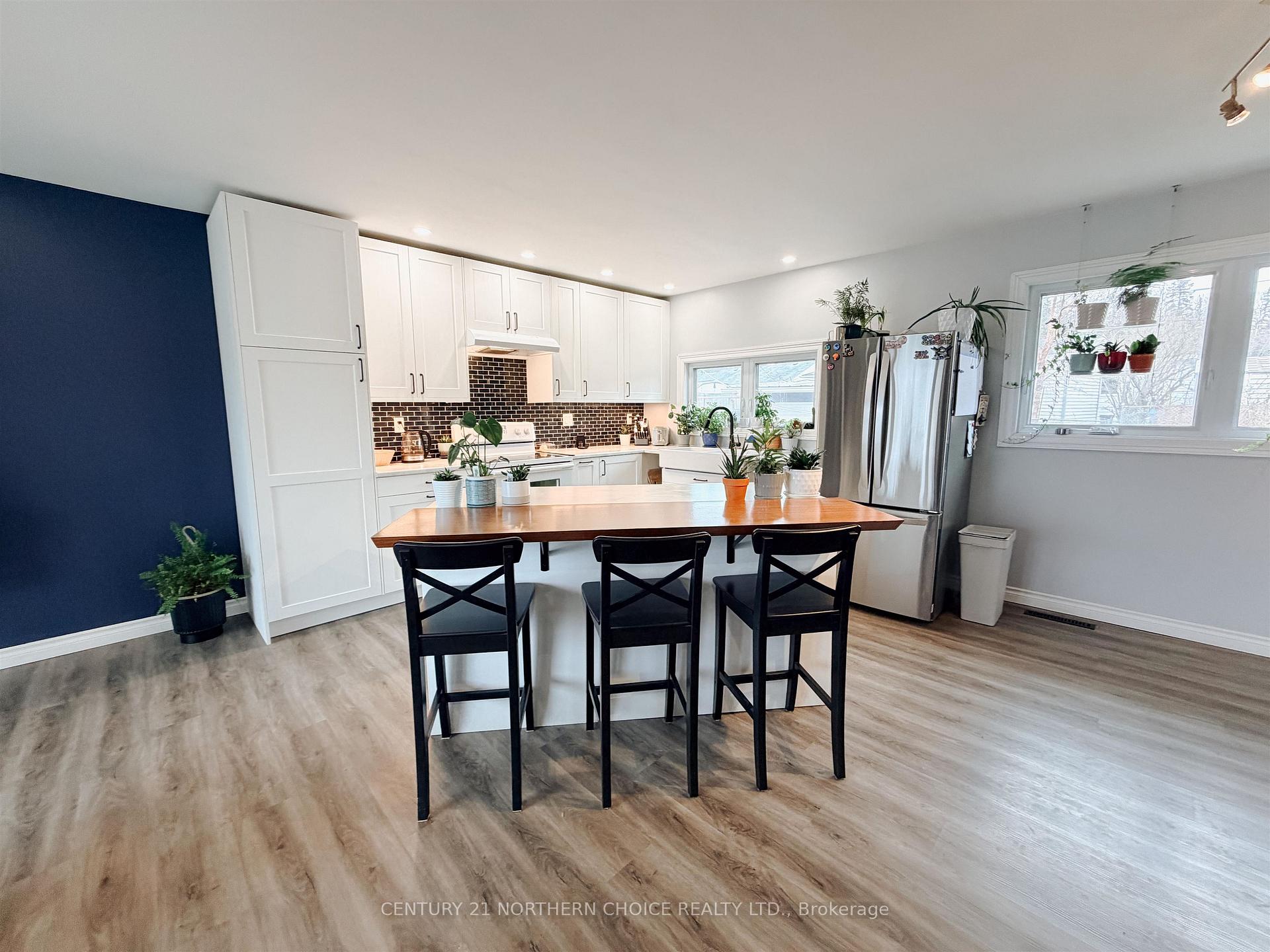 Photo 6 of 1267 Valley Drive, Kenora, Pinecrest — HOMEH