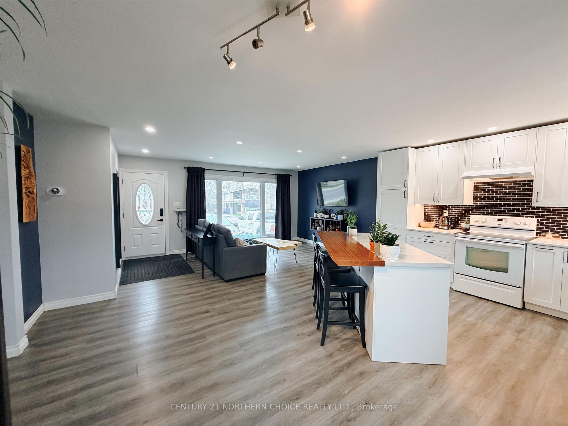 Photo 7 of 1267 Valley Drive, Kenora, Pinecrest — HOMEH