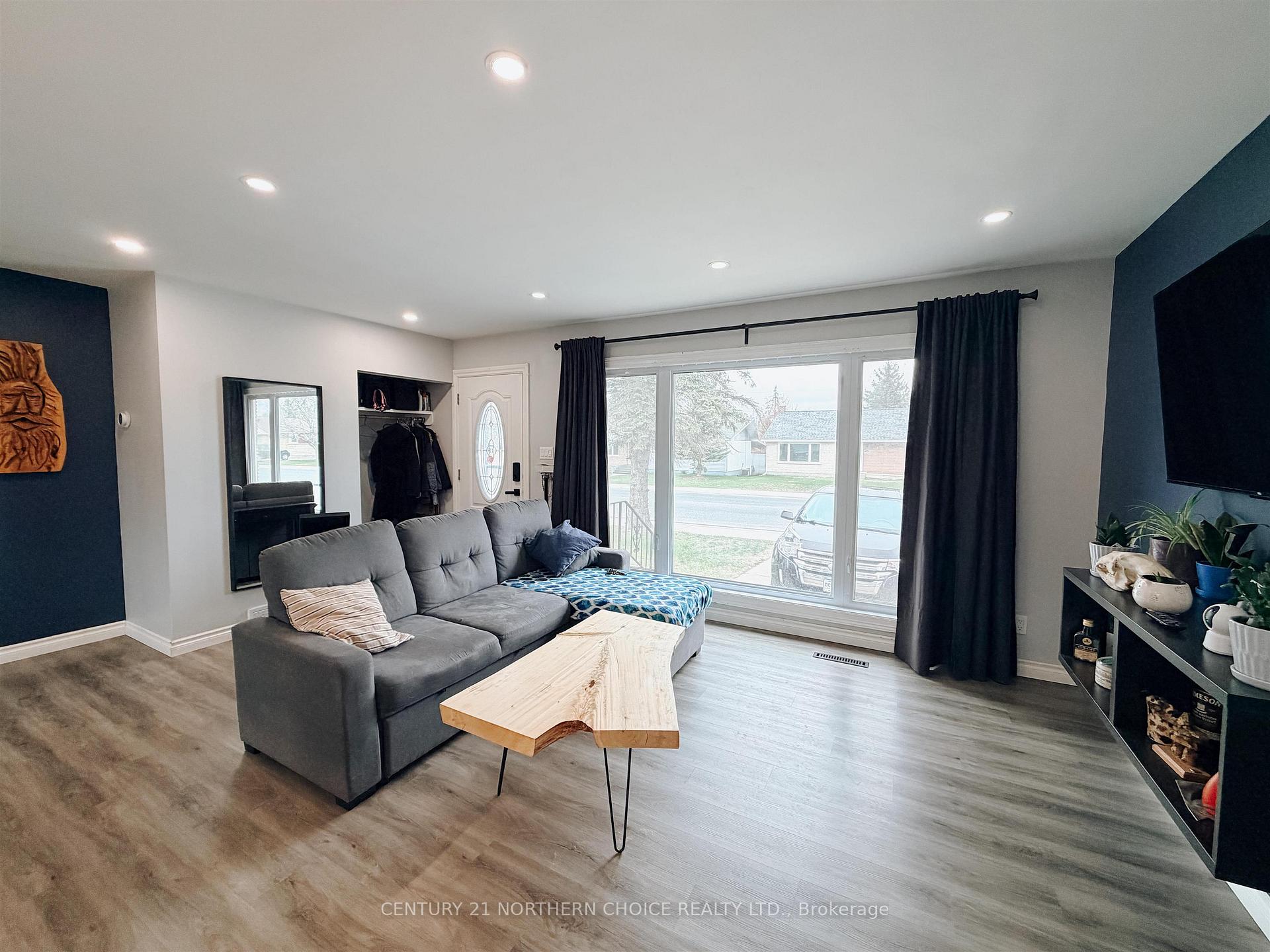 Photo 9 of 1267 Valley Drive, Kenora, Pinecrest — HOMEH