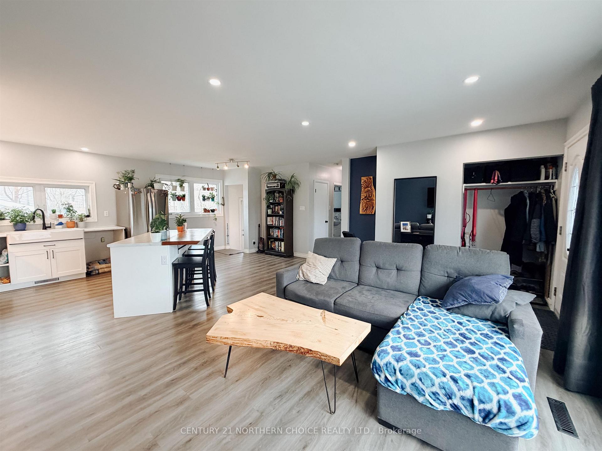Photo 10 of 1267 Valley Drive, Kenora, Pinecrest — HOMEH