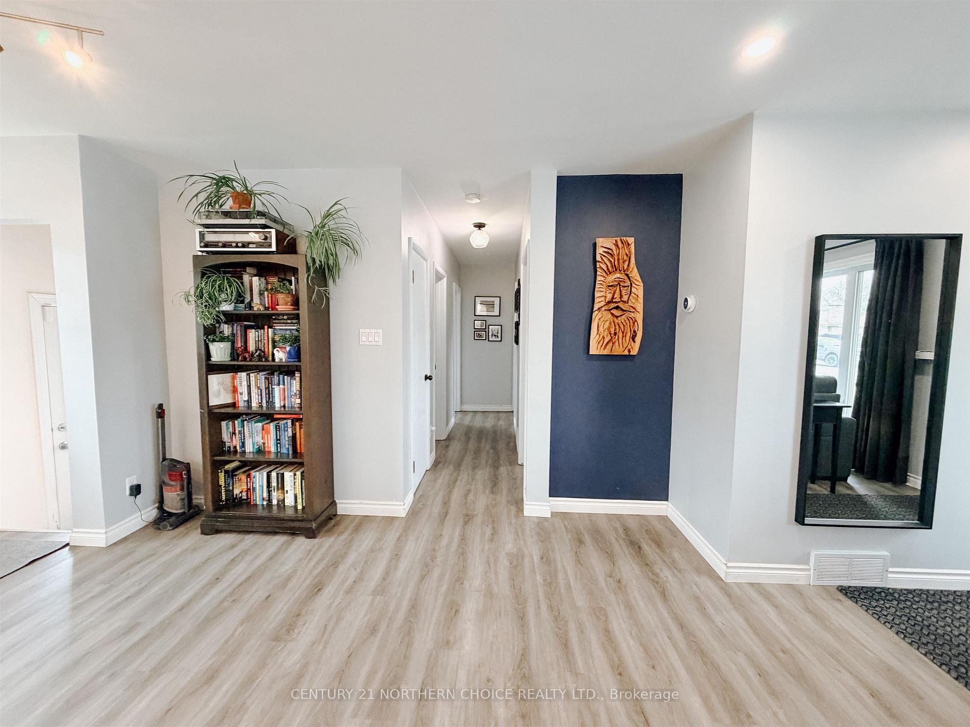 Photo 11 of 1267 Valley Drive, Kenora, Pinecrest — HOMEH