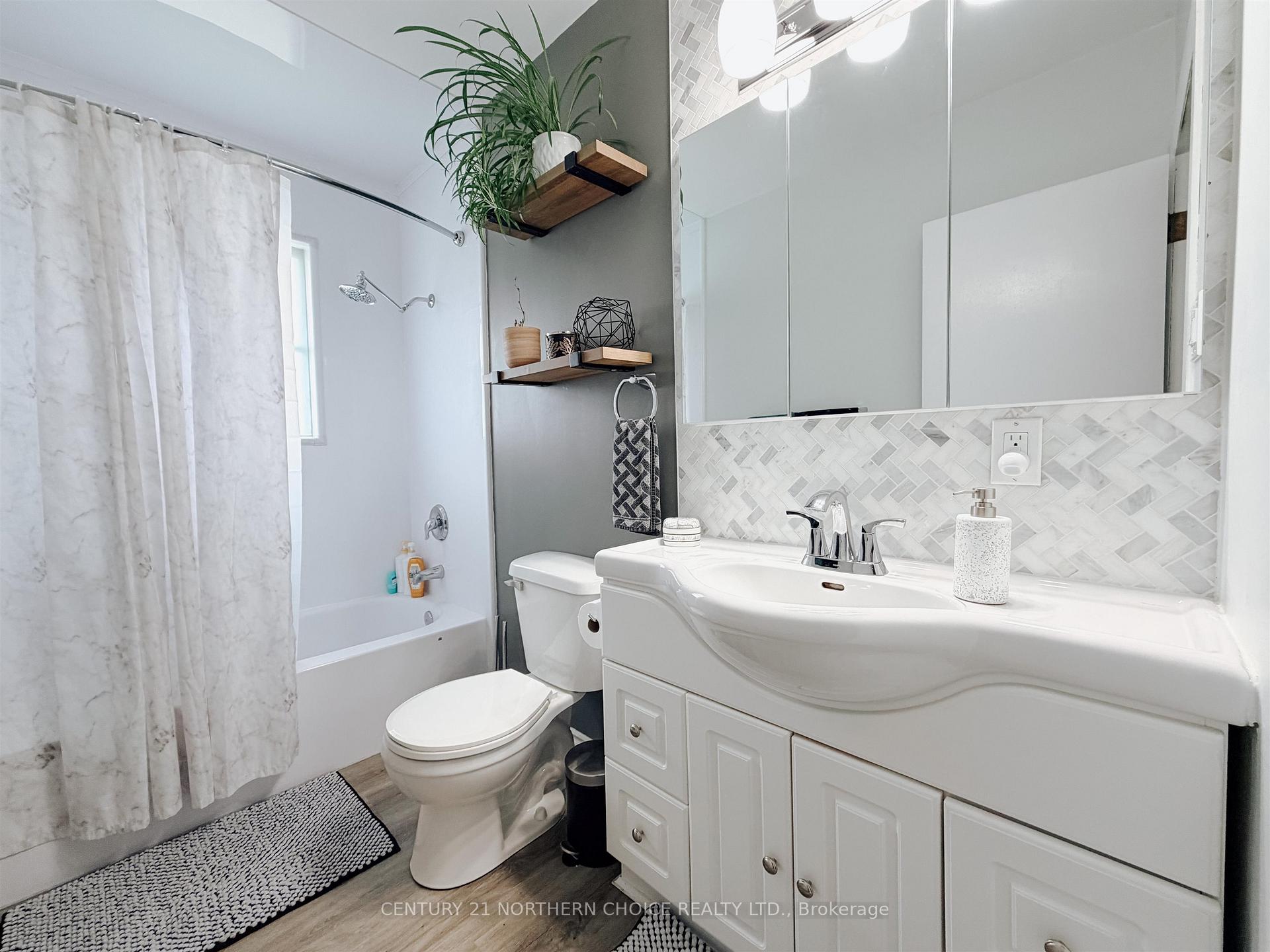 Photo 16 of 1267 Valley Drive, Kenora, Pinecrest — HOMEH