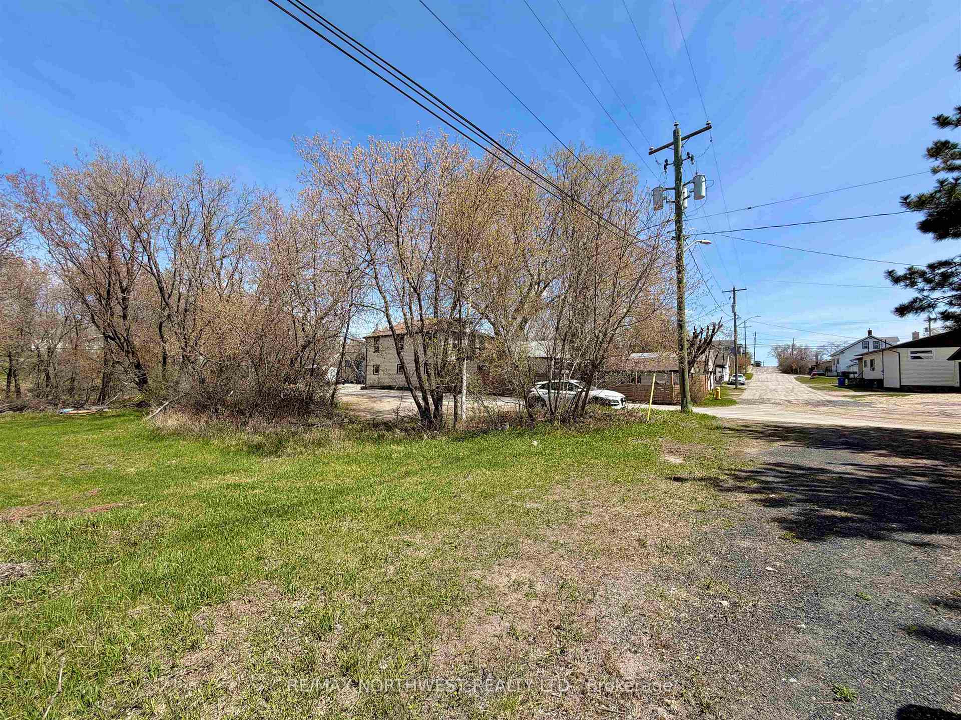 Photo 10 of 76 Peter Street W, Kenora, Norman — HOMEH