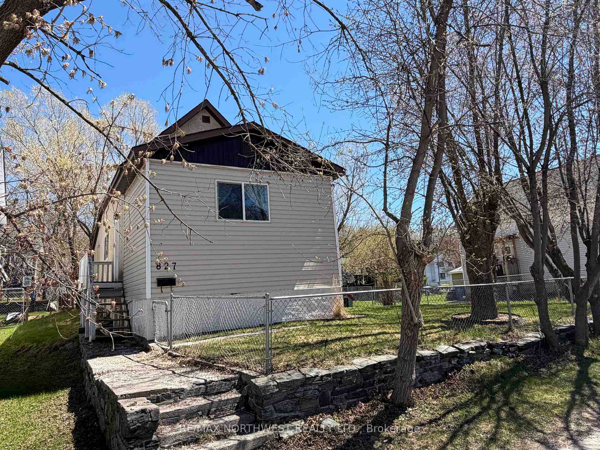 Photo 2 of 827 Fourth Ave South, Kenora, Lakeside — HOMEH