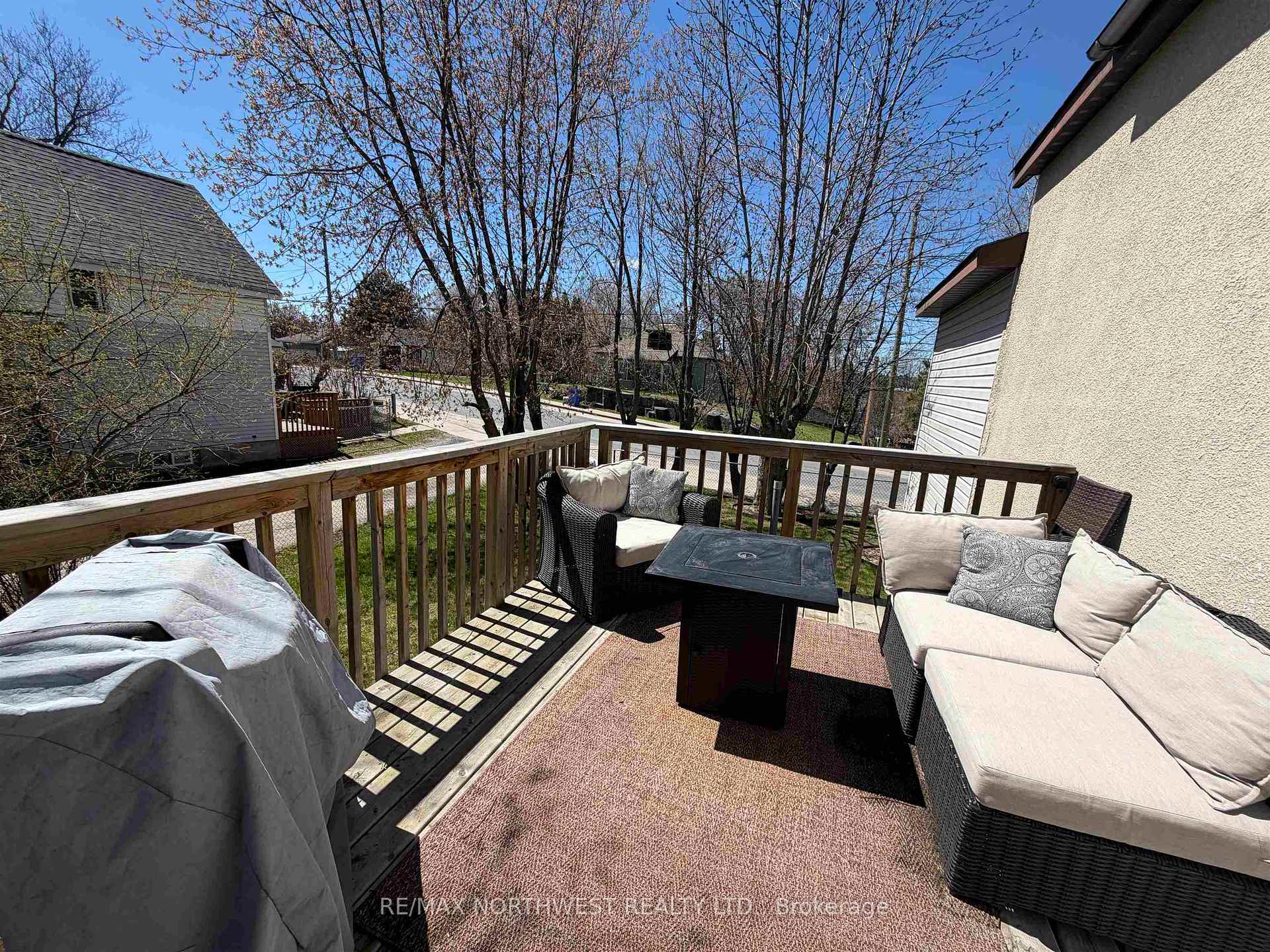 Photo 5 of 827 Fourth Ave South, Kenora, Lakeside — HOMEH