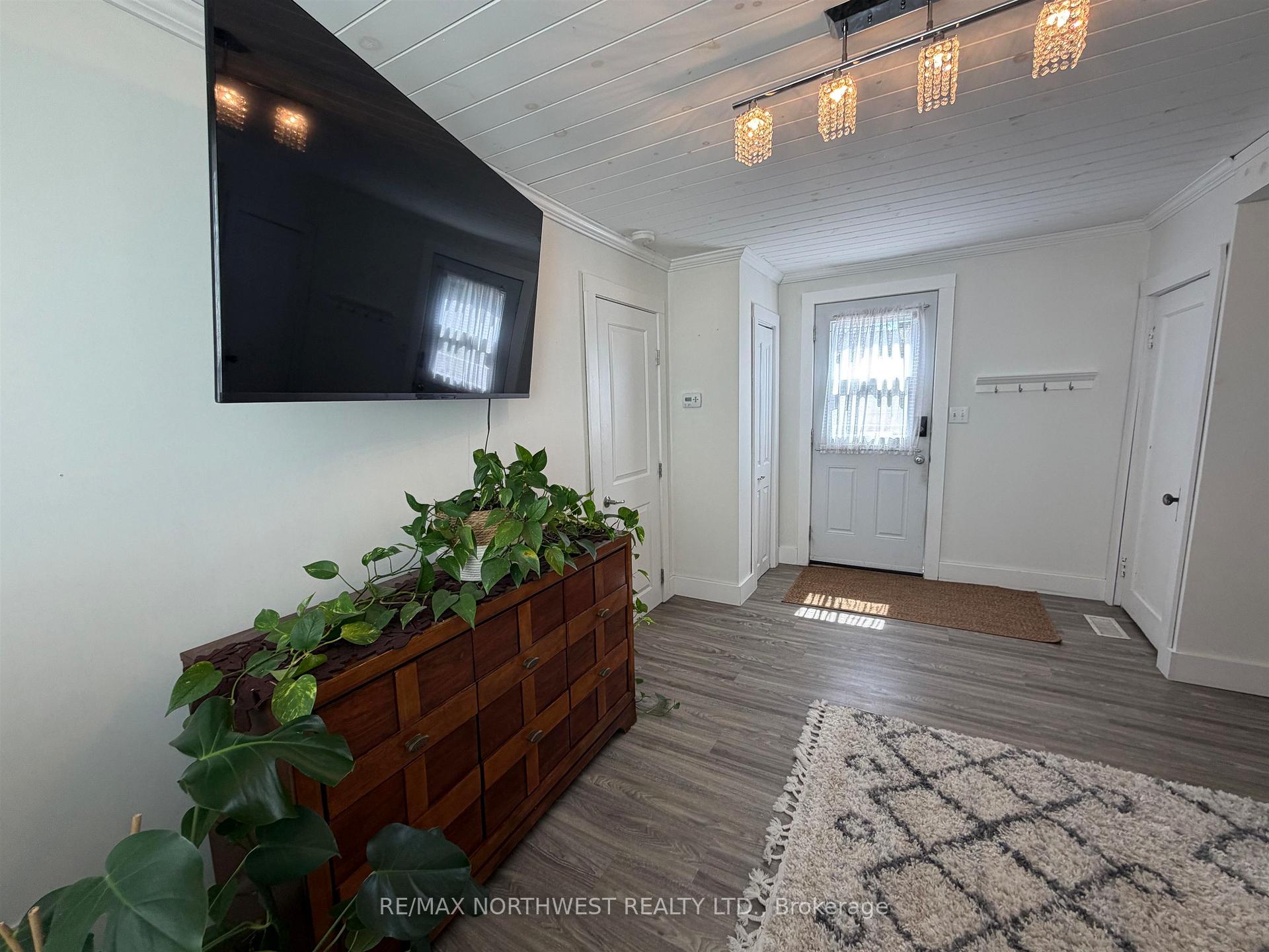 Photo 6 of 827 Fourth Ave South, Kenora, Lakeside — HOMEH