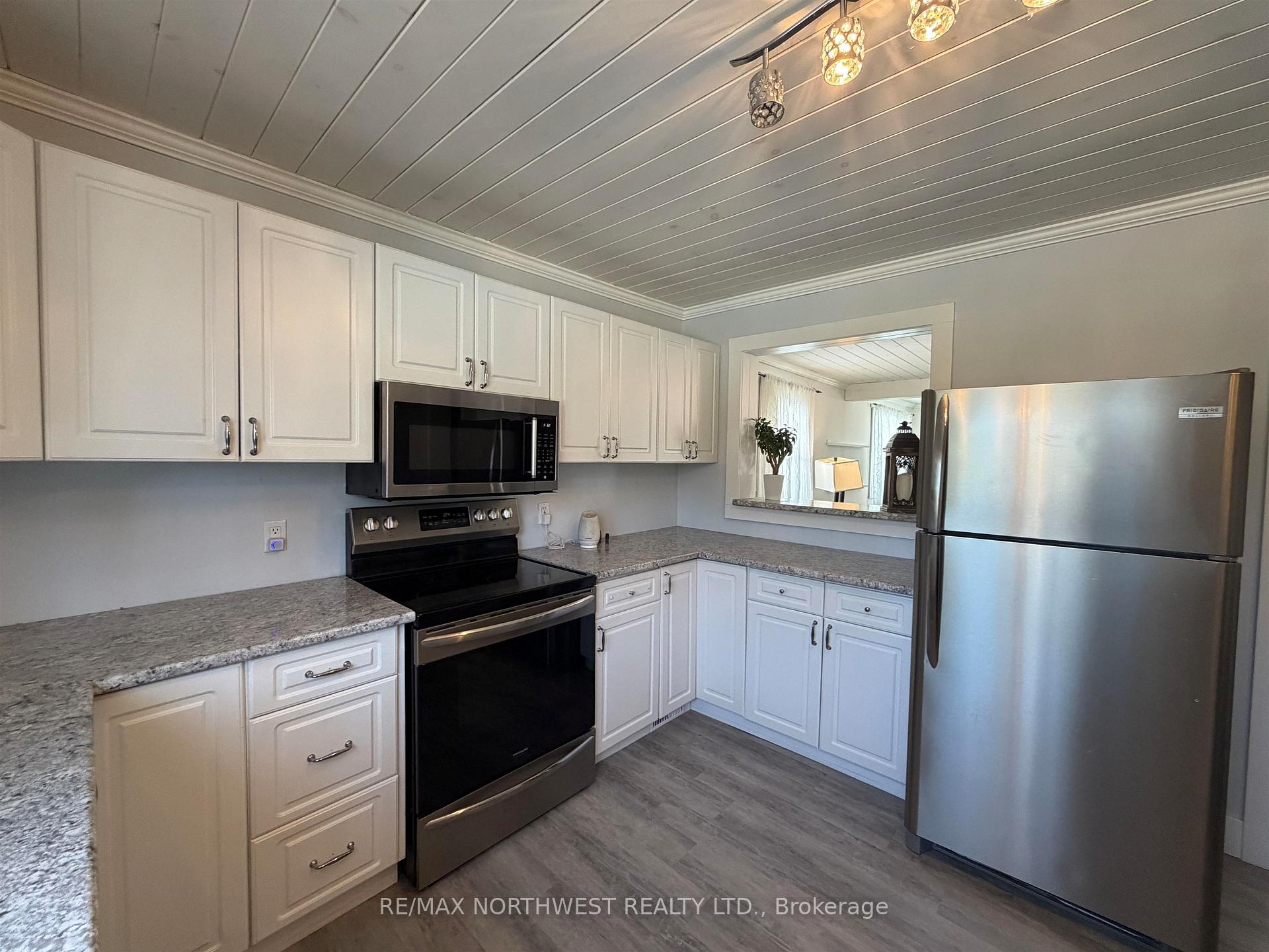 Photo 12 of 827 Fourth Ave South, Kenora, Lakeside — HOMEH