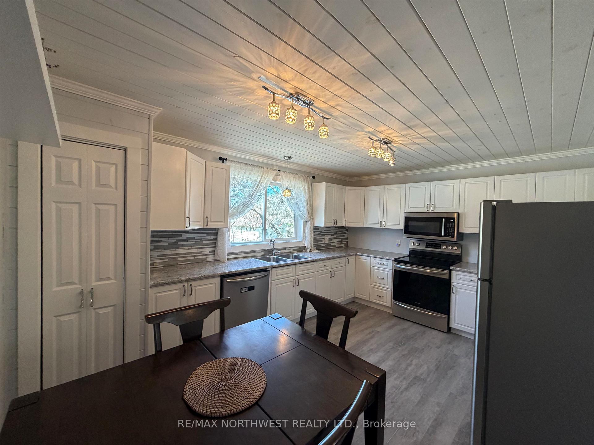 Photo 14 of 827 Fourth Ave South, Kenora, Lakeside — HOMEH