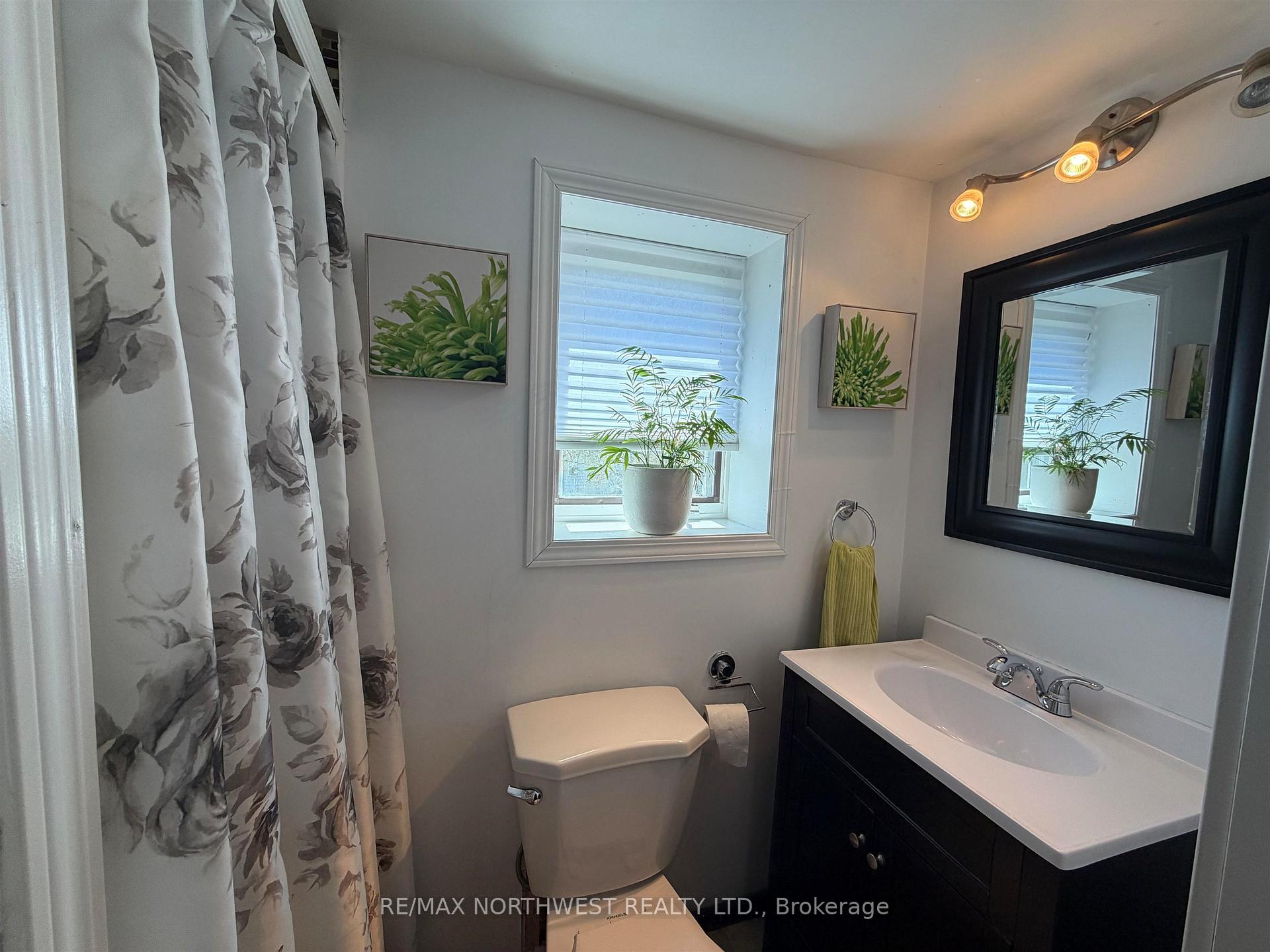 Photo 15 of 827 Fourth Ave South, Kenora, Lakeside — HOMEH