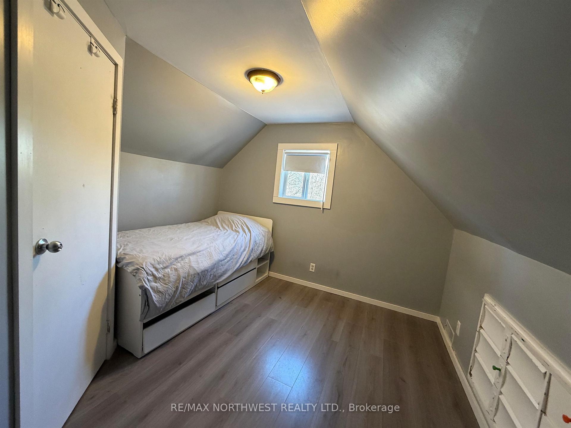 Photo 19 of 827 Fourth Ave South, Kenora, Lakeside — HOMEH