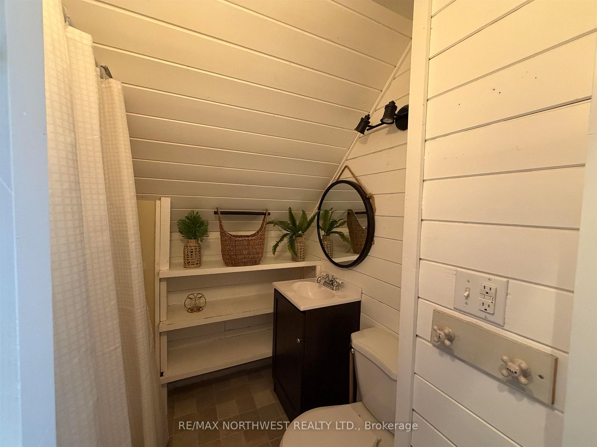 Photo 21 of 827 Fourth Ave South, Kenora, Lakeside — HOMEH