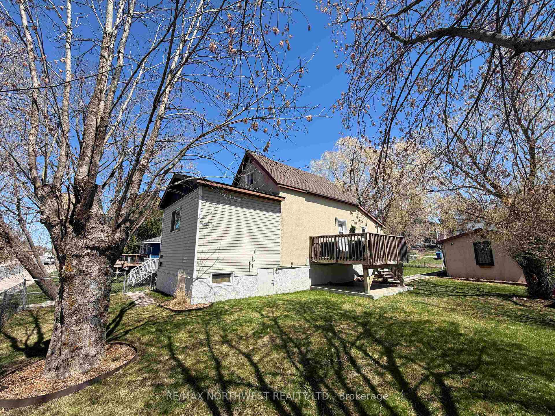 Photo 23 of 827 Fourth Ave South, Kenora, Lakeside — HOMEH