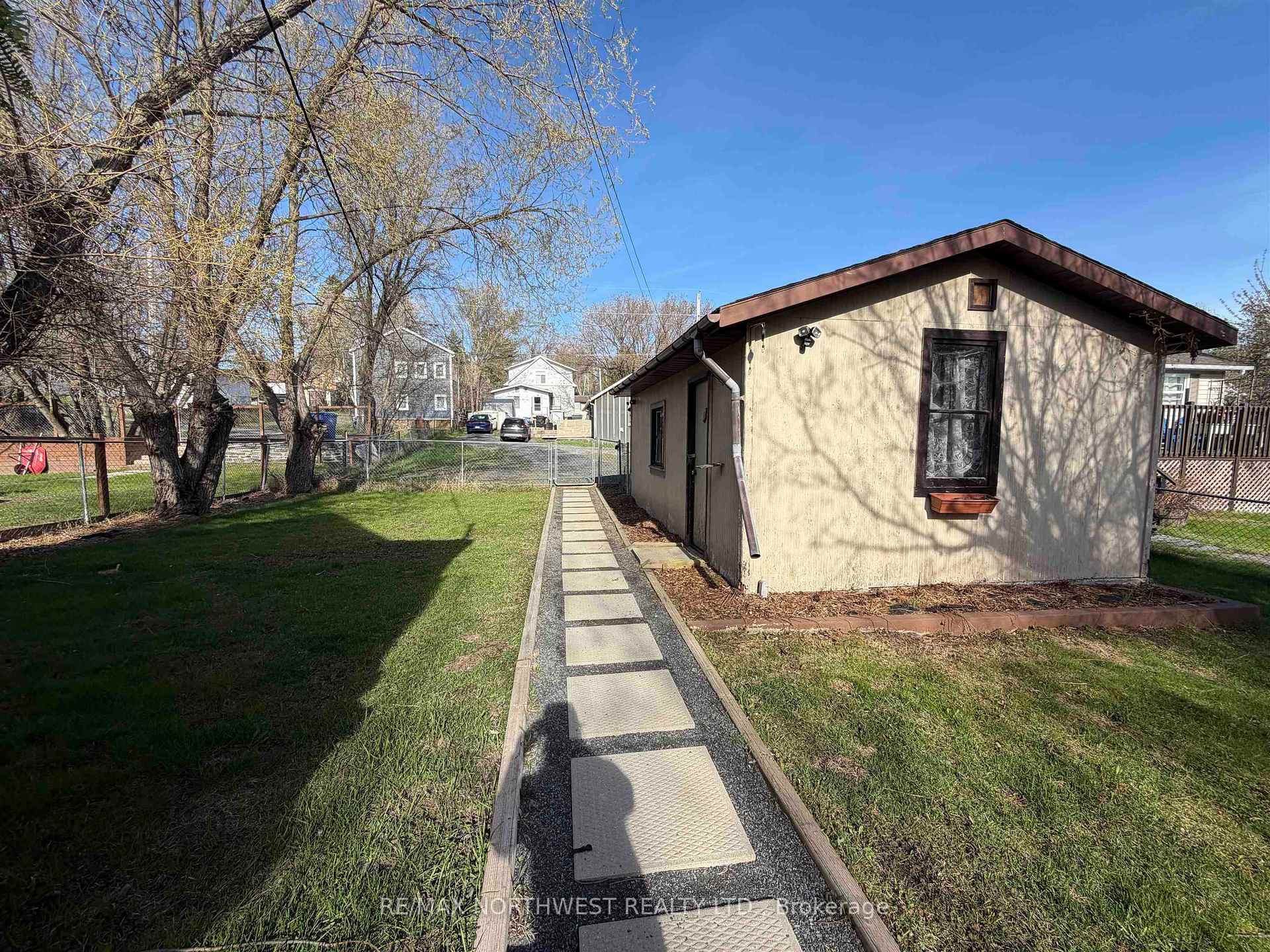 Photo 27 of 827 Fourth Ave South, Kenora, Lakeside — HOMEH