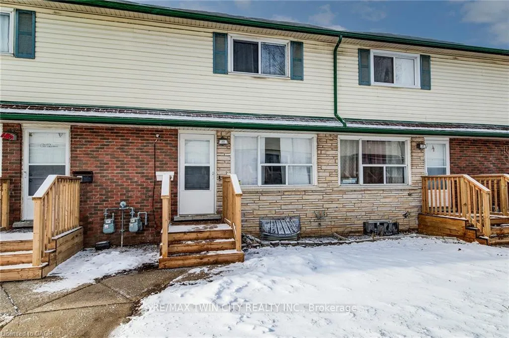 Photo 1 of Unit 15, 164 Jansen Avenue, Kitchener — HOMEH