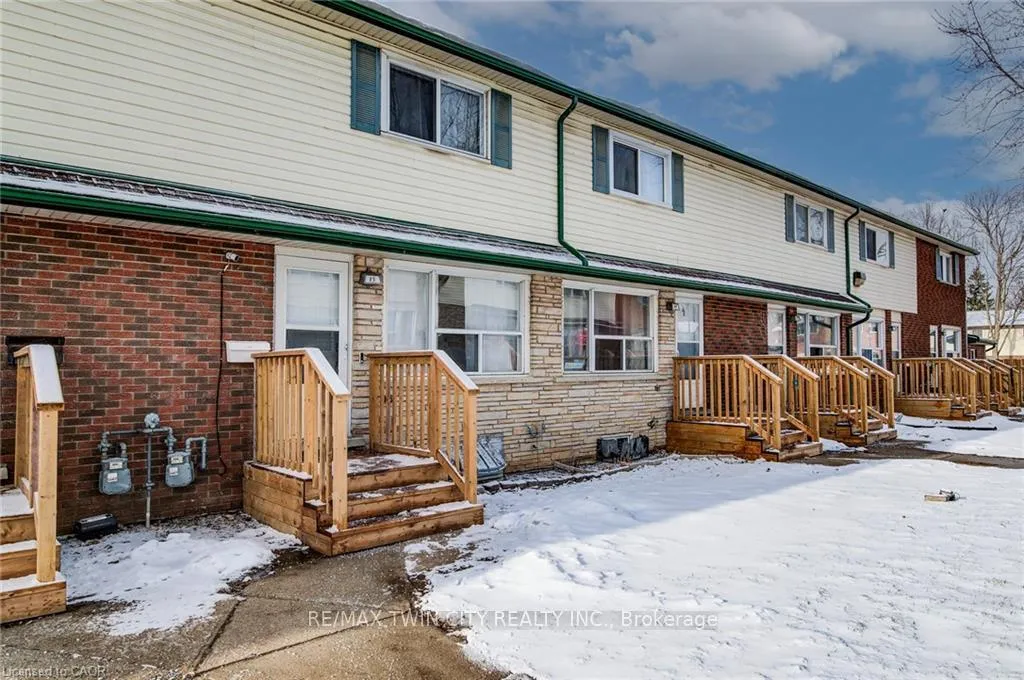 Photo 2 of Unit 15, 164 Jansen Avenue, Kitchener — HOMEH