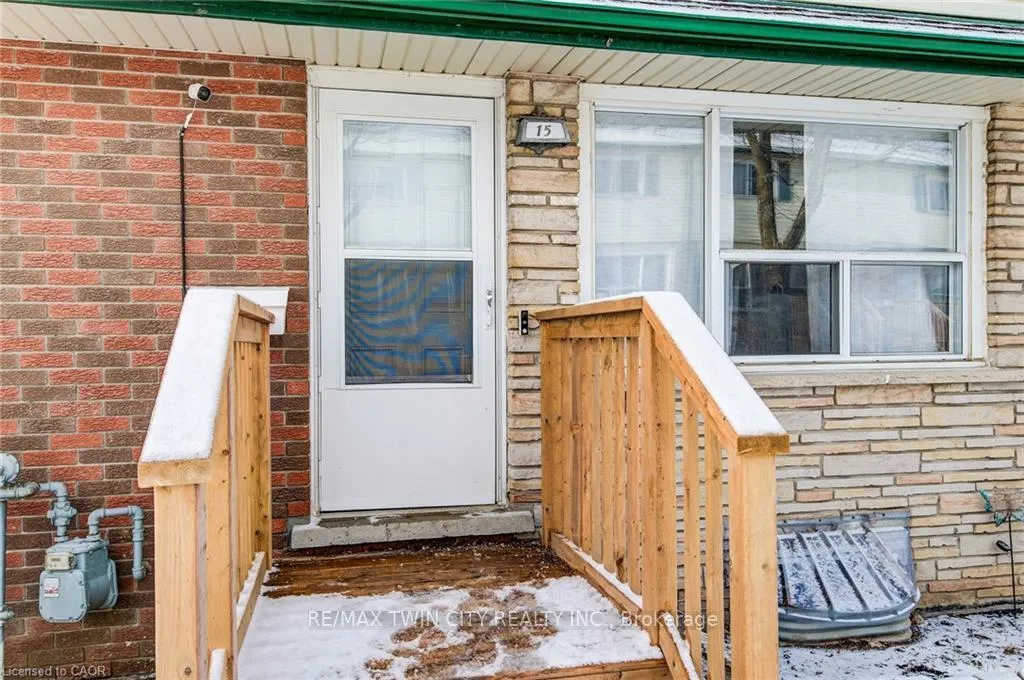 Photo 4 of Unit 15, 164 Jansen Avenue, Kitchener — HOMEH