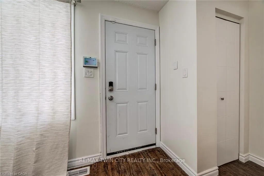 Photo 5 of Unit 15, 164 Jansen Avenue, Kitchener — HOMEH