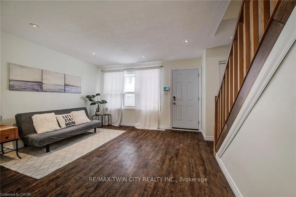 Photo 6 of Unit 15, 164 Jansen Avenue, Kitchener — HOMEH