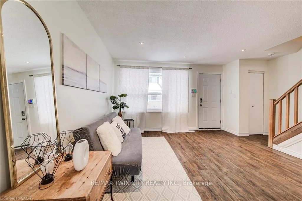 Photo 7 of Unit 15, 164 Jansen Avenue, Kitchener — HOMEH