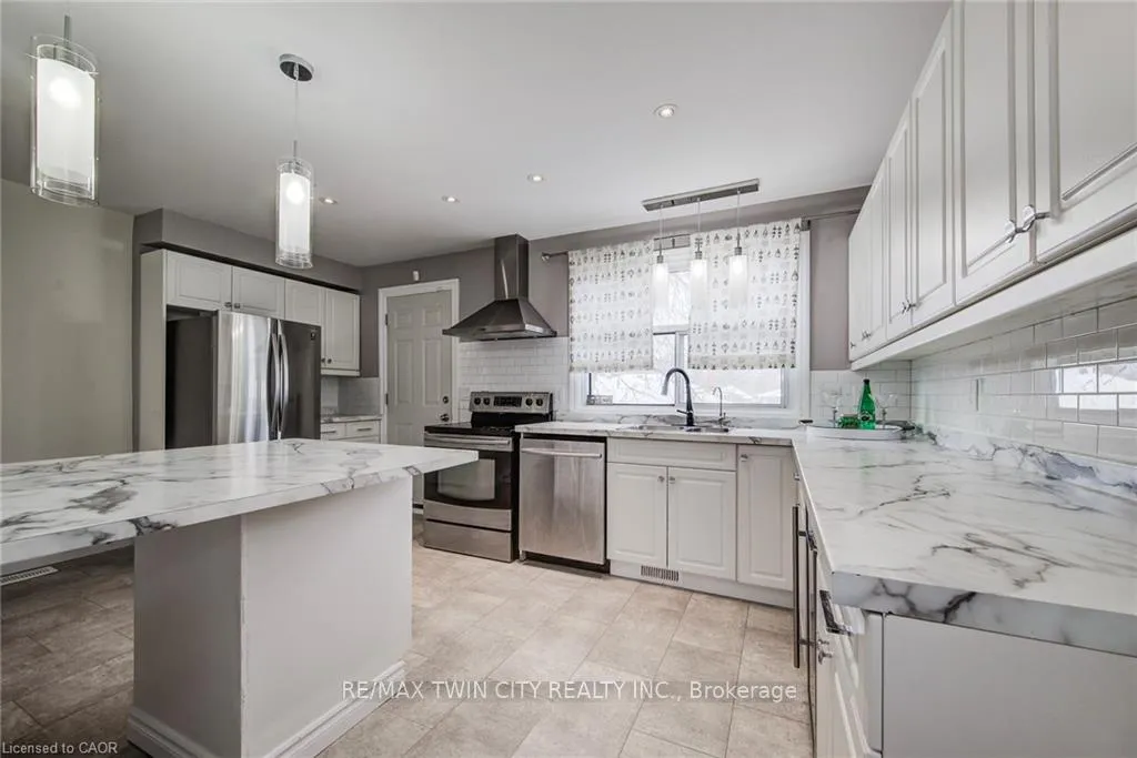 Photo 12 of Unit 15, 164 Jansen Avenue, Kitchener — HOMEH
