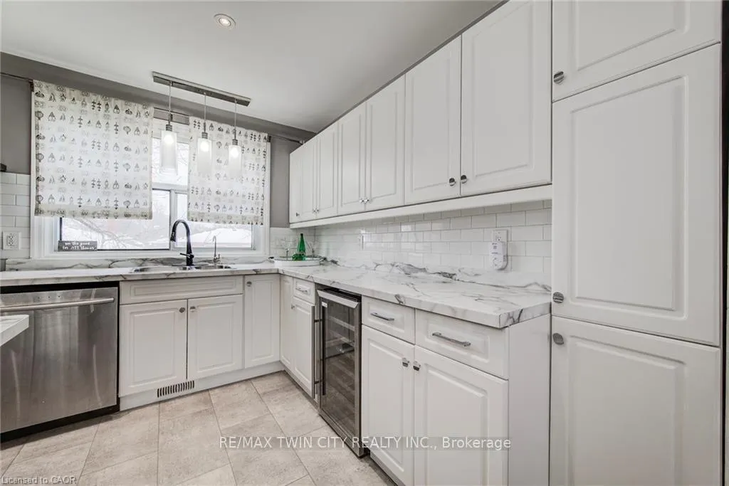 Photo 13 of Unit 15, 164 Jansen Avenue, Kitchener — HOMEH