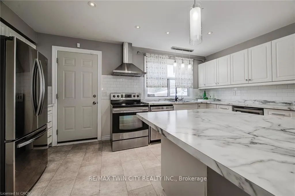 Photo 16 of Unit 15, 164 Jansen Avenue, Kitchener — HOMEH